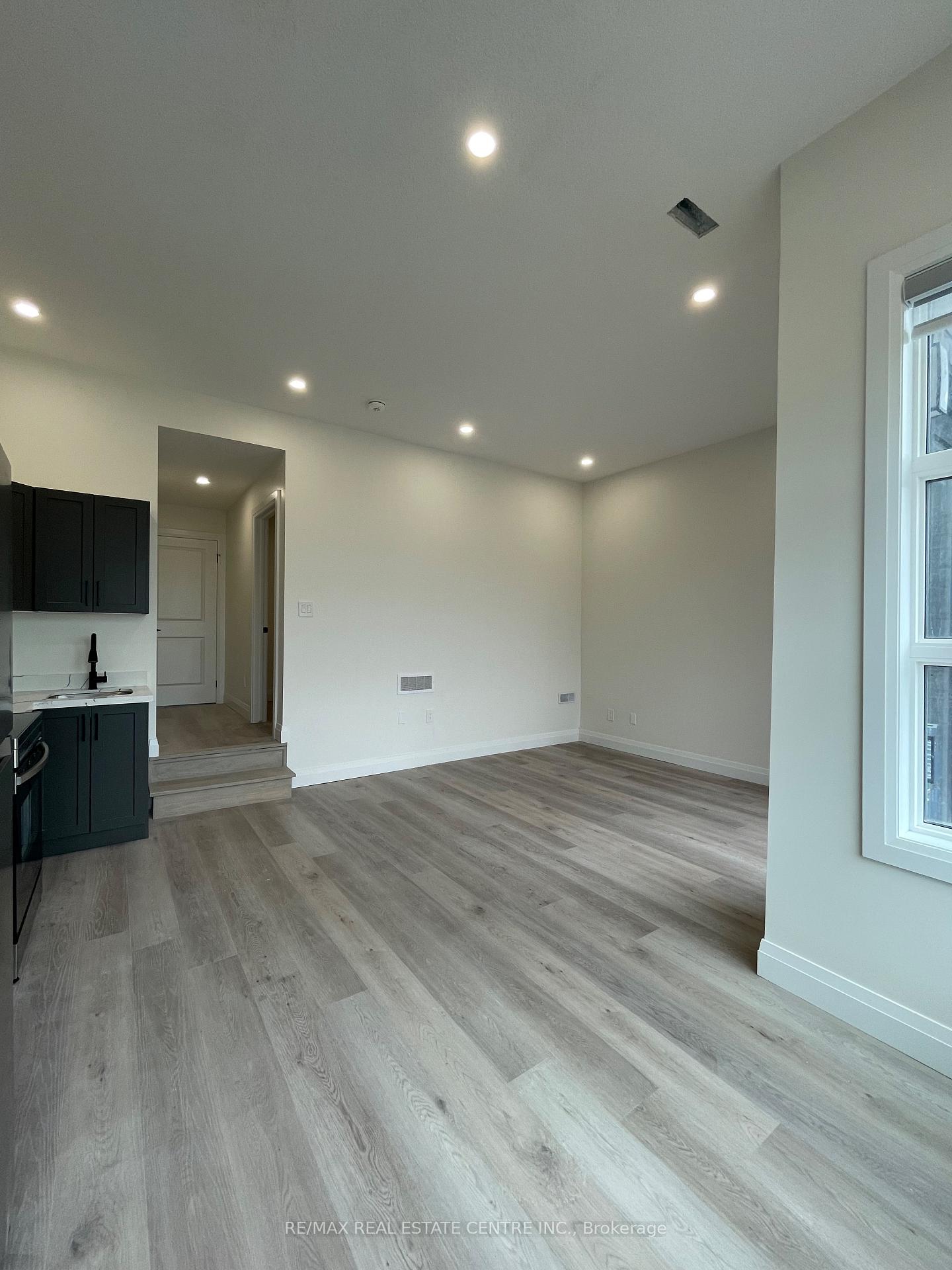 Photo 8 of Unit 2, 63 Warren Trail, Welland, Lincoln/Crowland — HOMEH