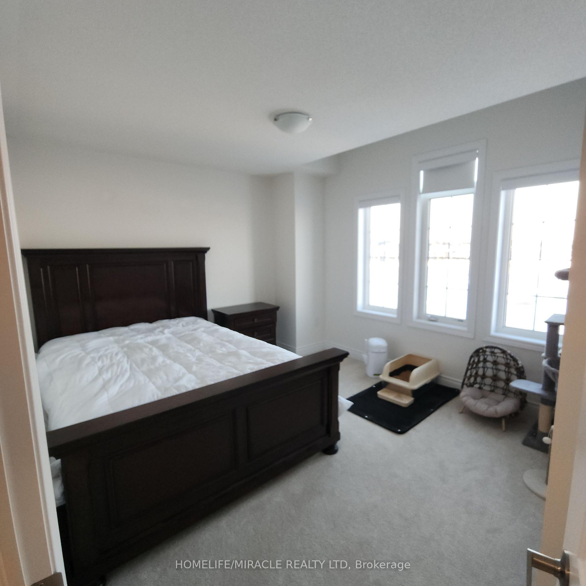 Photo 8 of 7 Mission Street, Wasaga Beach — HOMEH