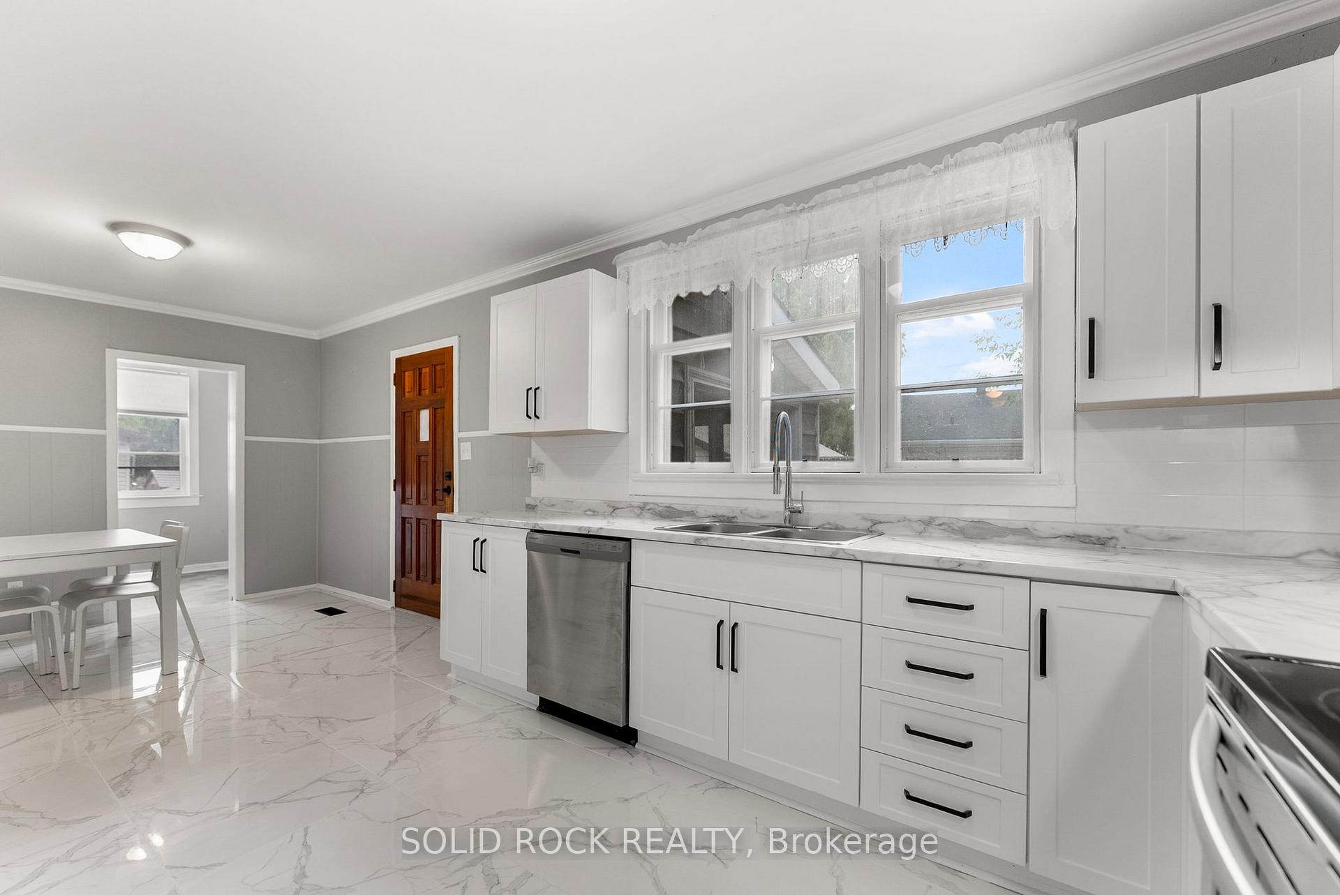 Photo 11 of 60 Hugh Street S, Arnprior — HOMEH