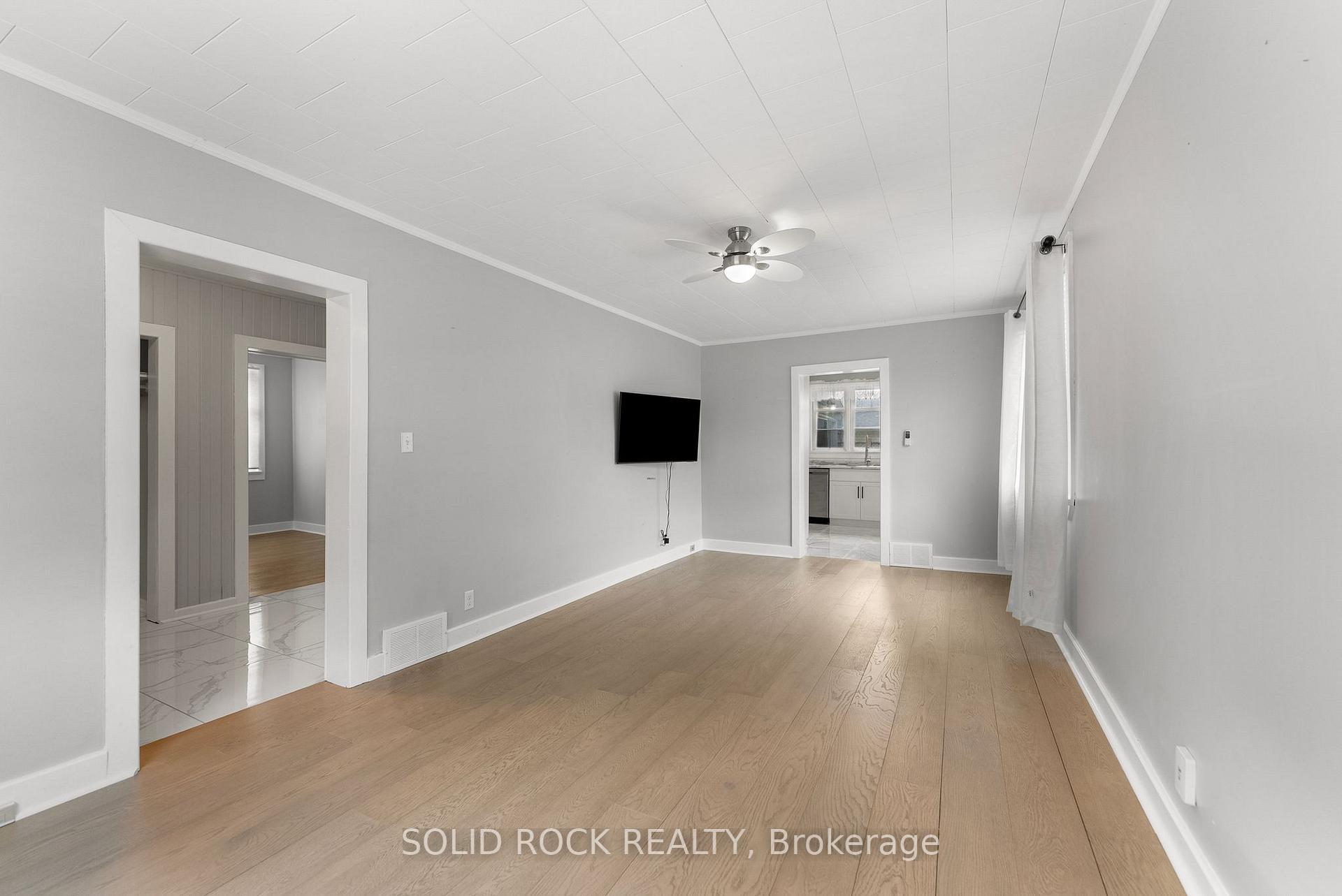 Photo 12 of 60 Hugh Street S, Arnprior — HOMEH