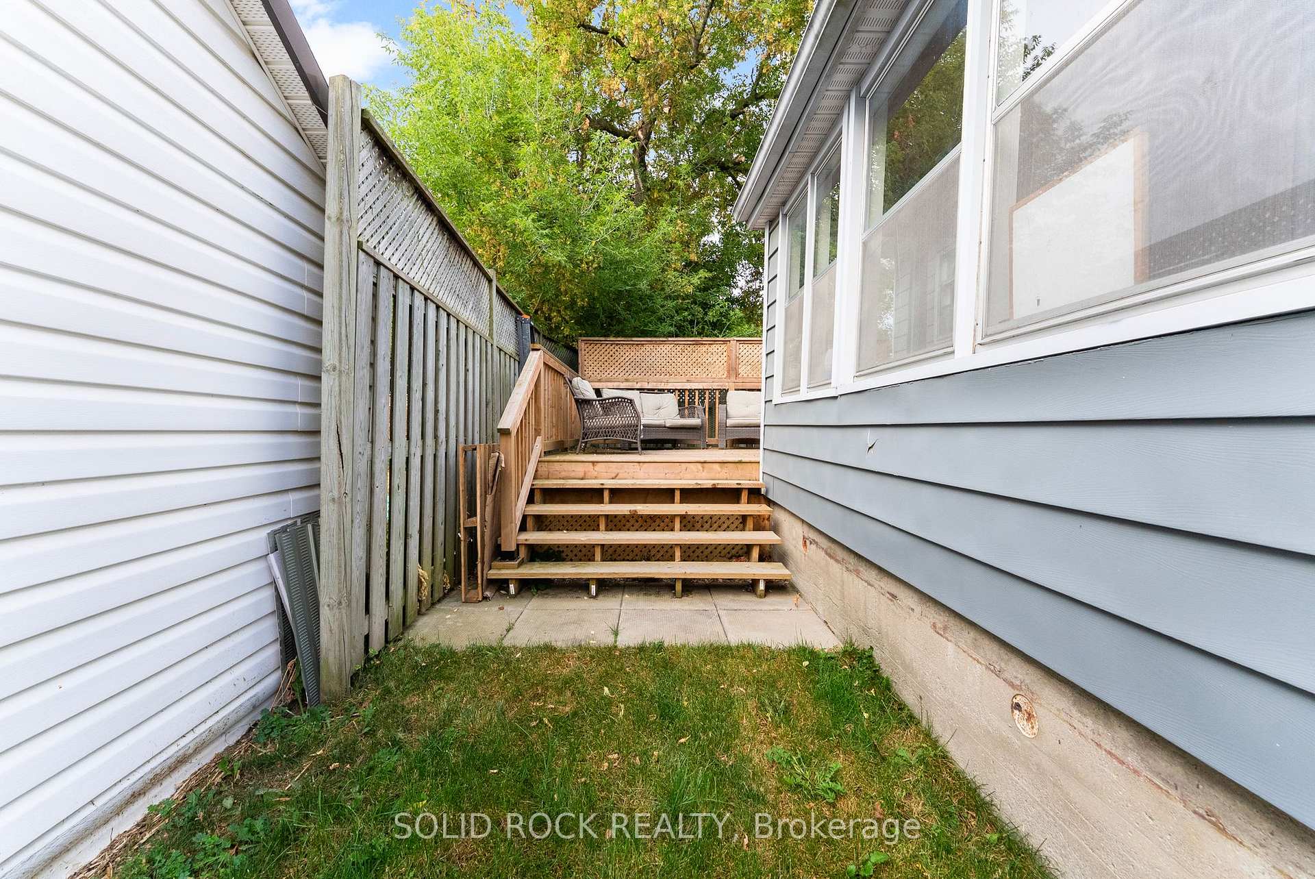 Photo 23 of 60 Hugh Street S, Arnprior — HOMEH