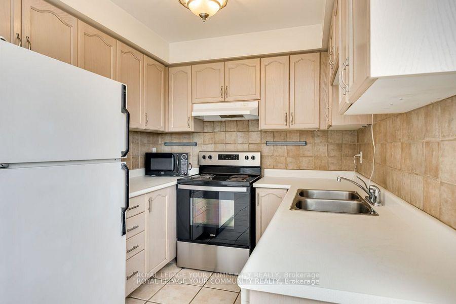 Photo 2 of 138 Melville Avenue, Vaughan, Maple — HOMEH