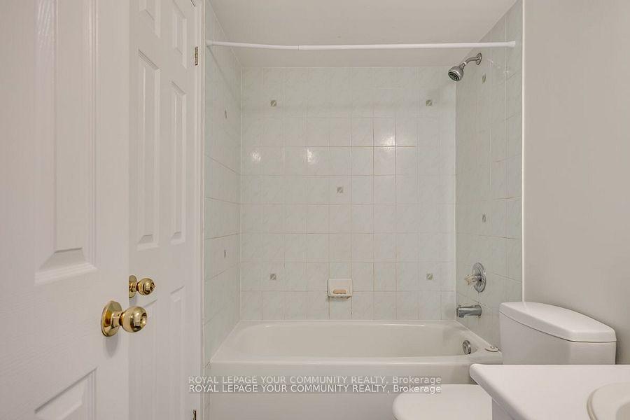 Photo 13 of 138 Melville Avenue, Vaughan, Maple — HOMEH