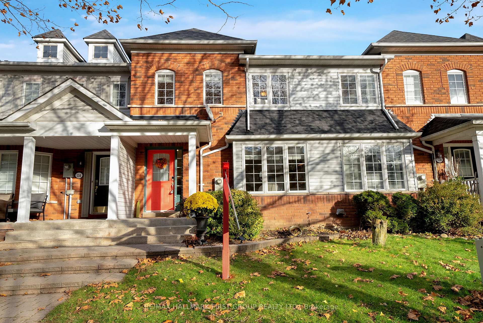 Photo 4 of 136 Warwick Avenue, Ajax, South East — HOMEH