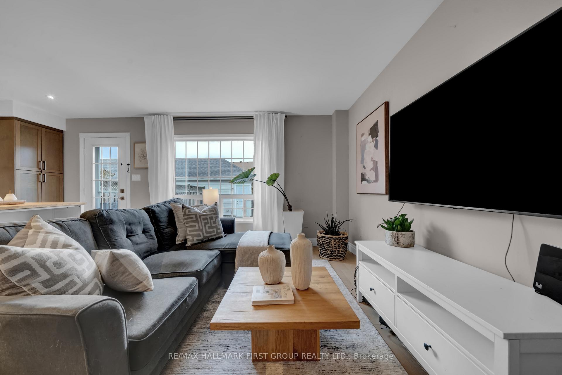 Photo 11 of 136 Warwick Avenue, Ajax, South East — HOMEH