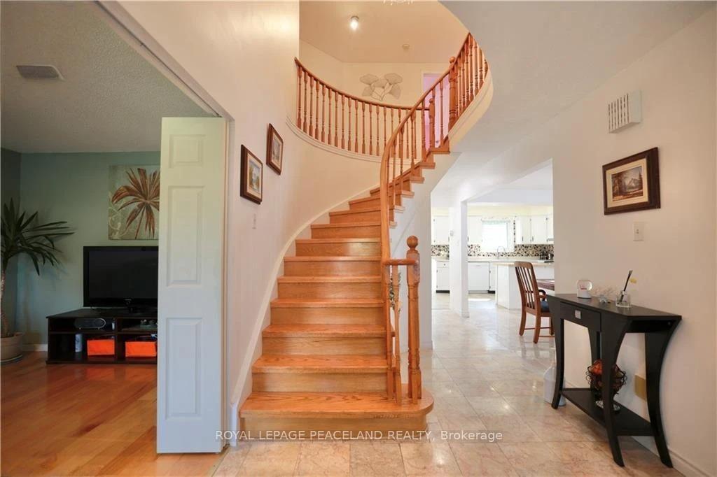 Photo 3 of 236 Westvale Drive, Waterloo — HOMEH