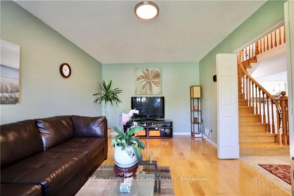 Photo 4 of 236 Westvale Drive, Waterloo — HOMEH