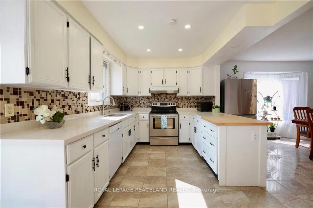Photo 6 of 236 Westvale Drive, Waterloo — HOMEH