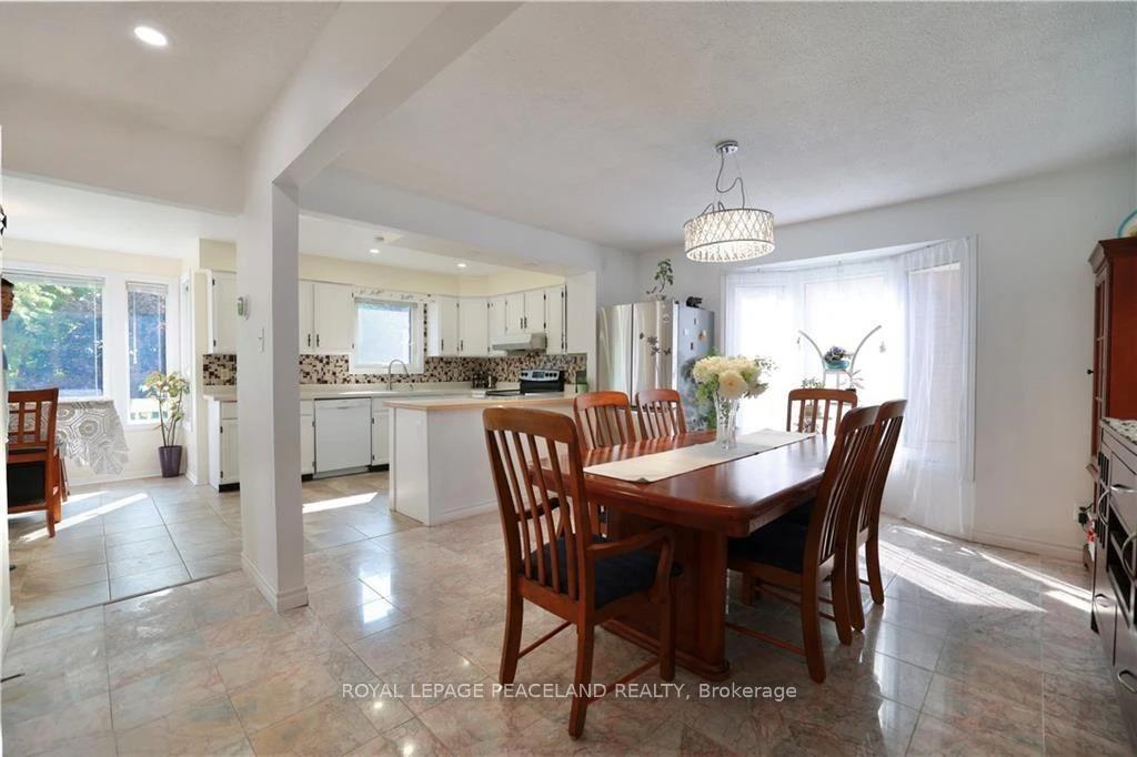 Photo 8 of 236 Westvale Drive, Waterloo — HOMEH