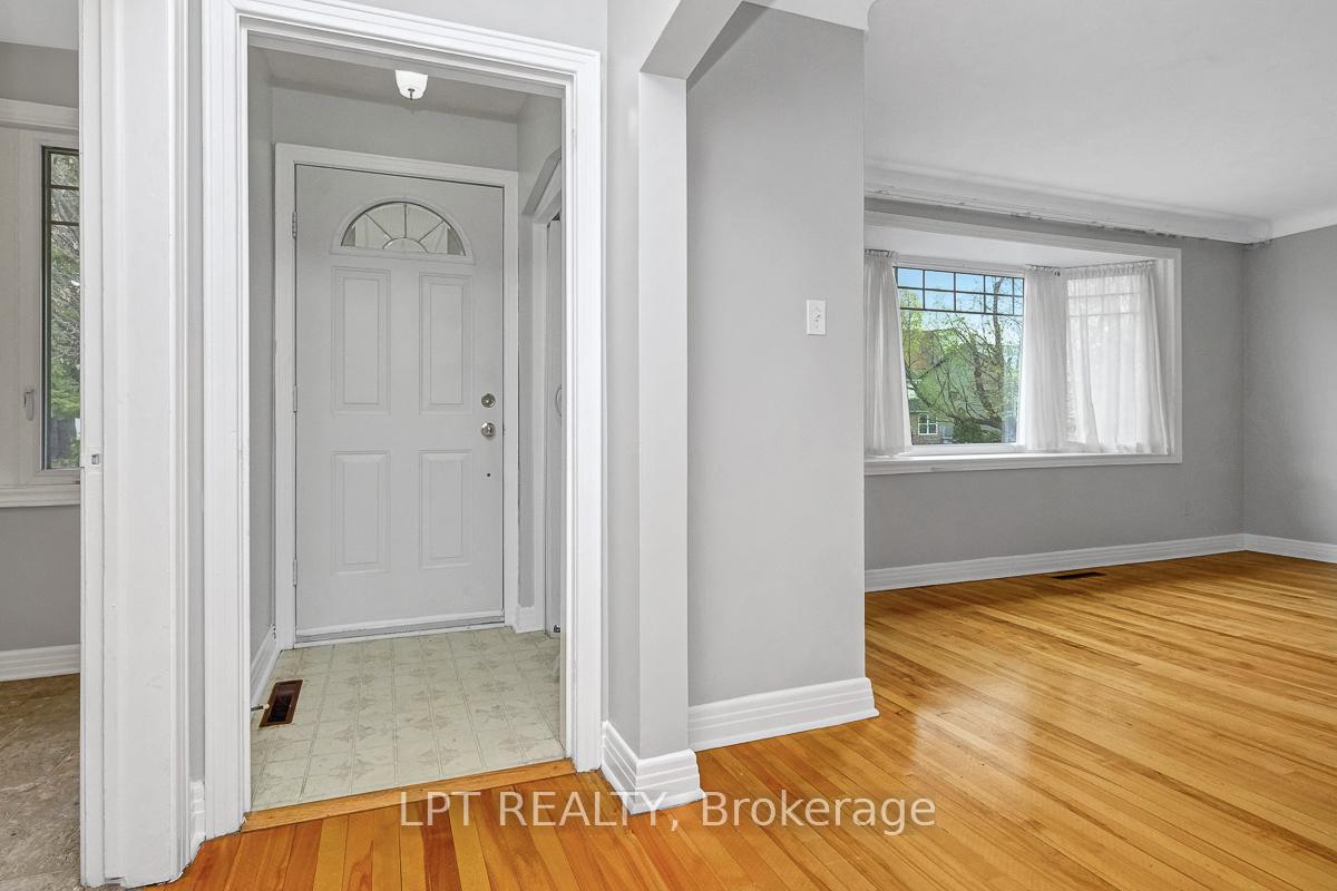 Photo 4 of 1279 Livingstone Avenue, Ottawa, Alta Vista — HOMEH