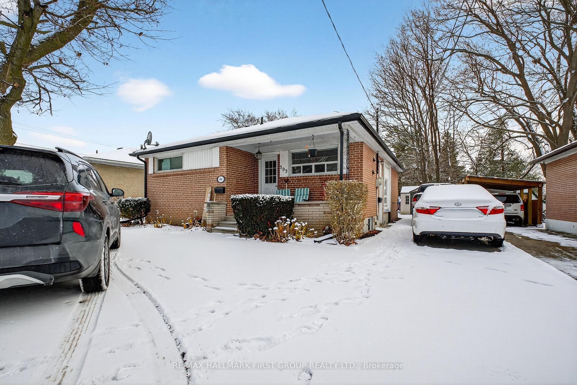 Front of Unit Basement, 303 Rossland Road W