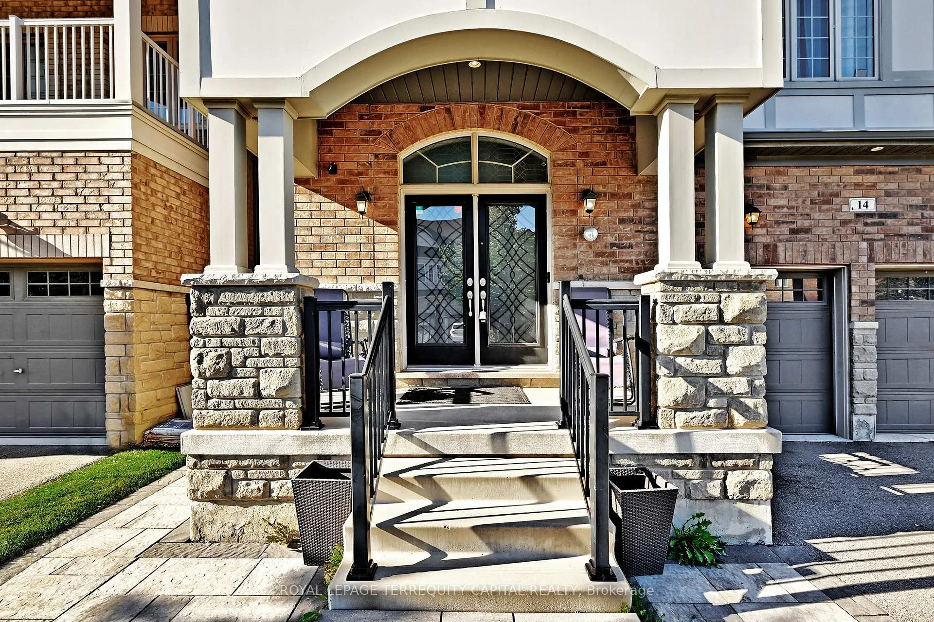 Photo 3 of 14 Beaconsfield Drive, Vaughan, Kleinburg — HOMEH