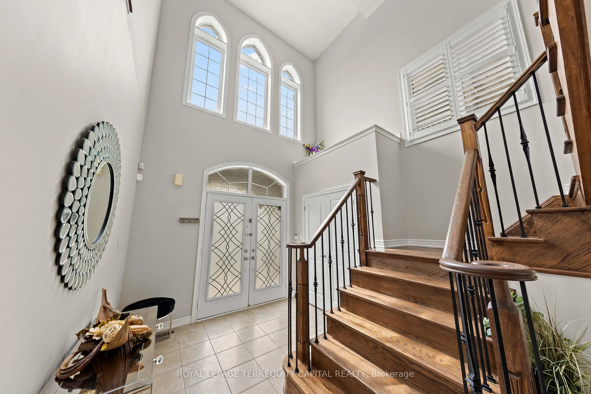Photo 4 of 14 Beaconsfield Drive, Vaughan, Kleinburg — HOMEH