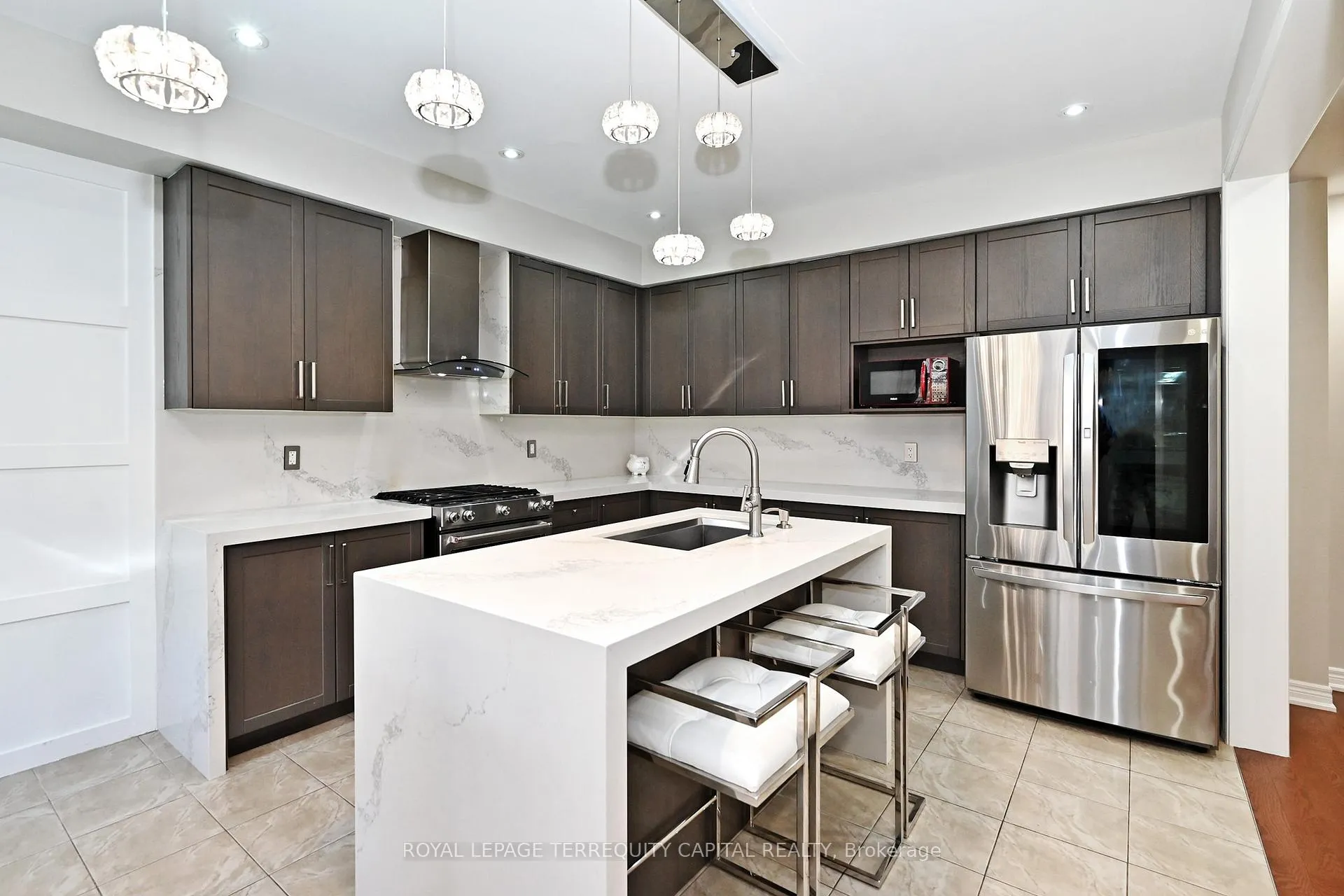 Photo 15 of 14 Beaconsfield Drive, Vaughan, Kleinburg — HOMEH