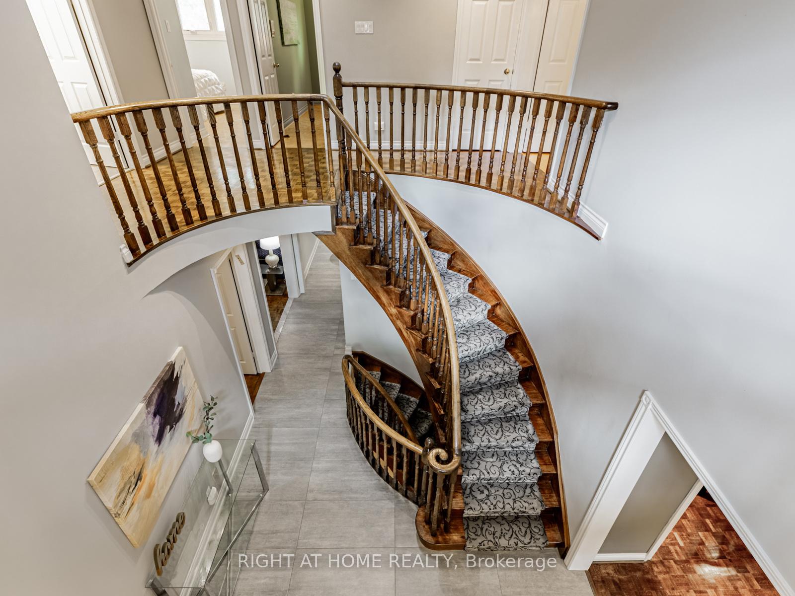 Photo 1 of 10 Rodeo Drive, Vaughan, Crestwood-Springfarm-Yorkhill — HOMEH