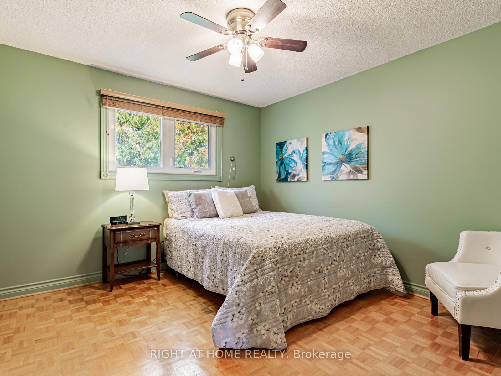 Photo 5 of 10 Rodeo Drive, Vaughan, Crestwood-Springfarm-Yorkhill — HOMEH