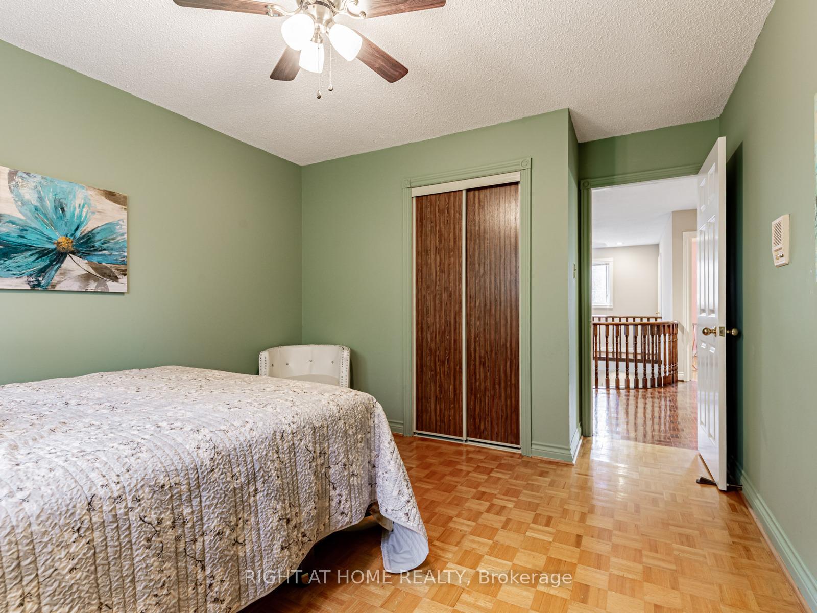 Photo 6 of 10 Rodeo Drive, Vaughan, Crestwood-Springfarm-Yorkhill — HOMEH