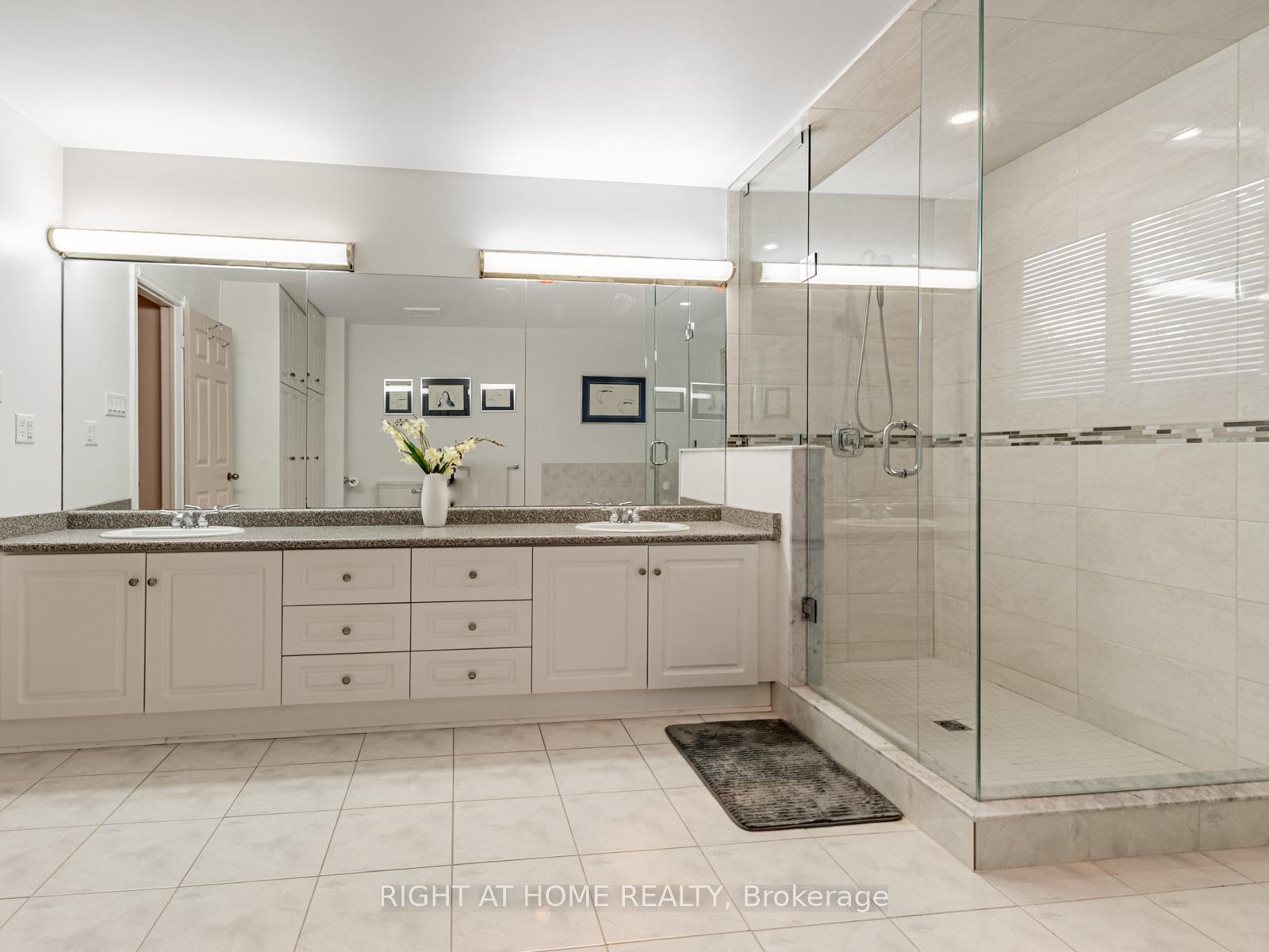 Photo 10 of 10 Rodeo Drive, Vaughan, Crestwood-Springfarm-Yorkhill — HOMEH