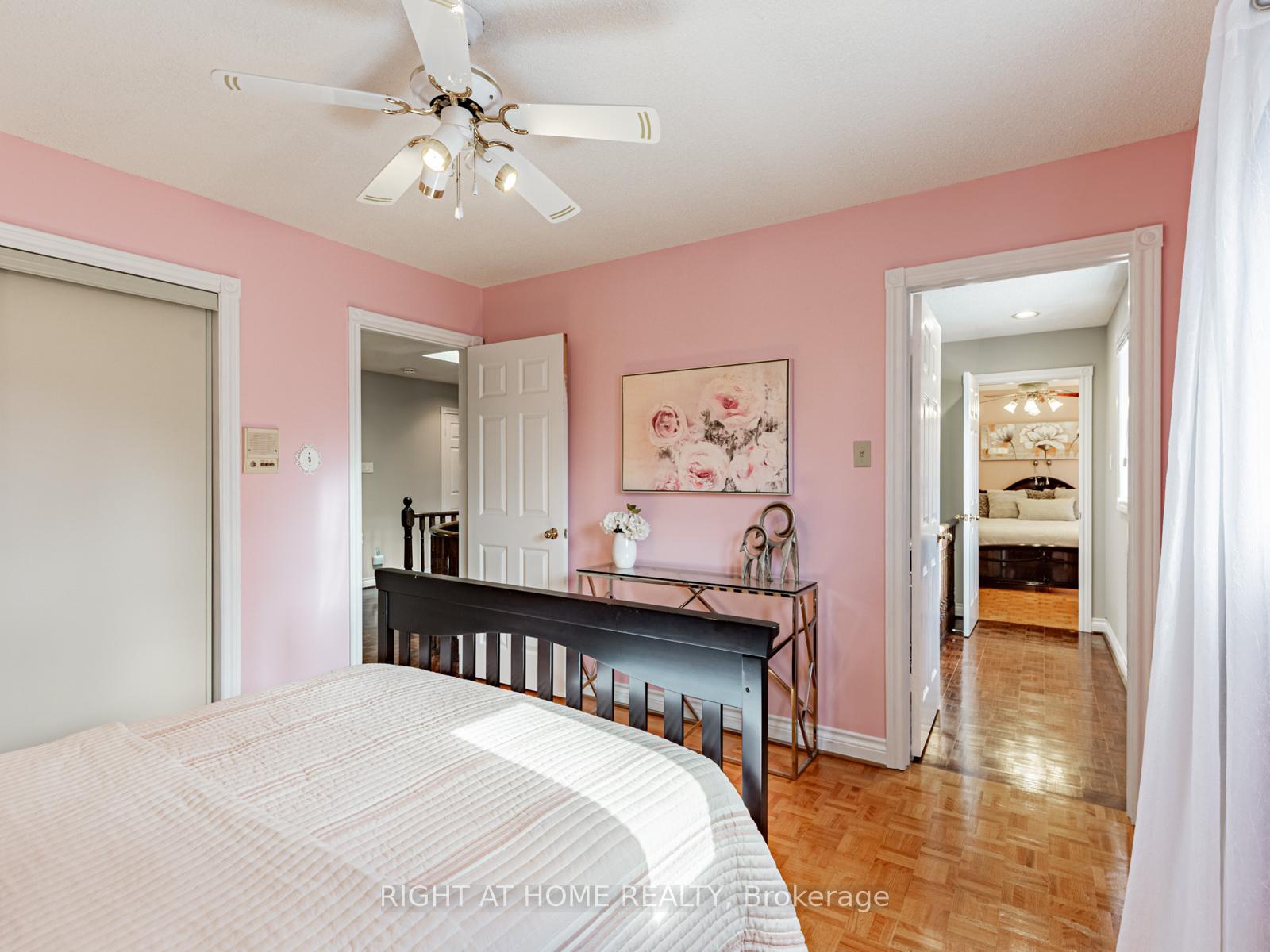Photo 12 of 10 Rodeo Drive, Vaughan, Crestwood-Springfarm-Yorkhill — HOMEH