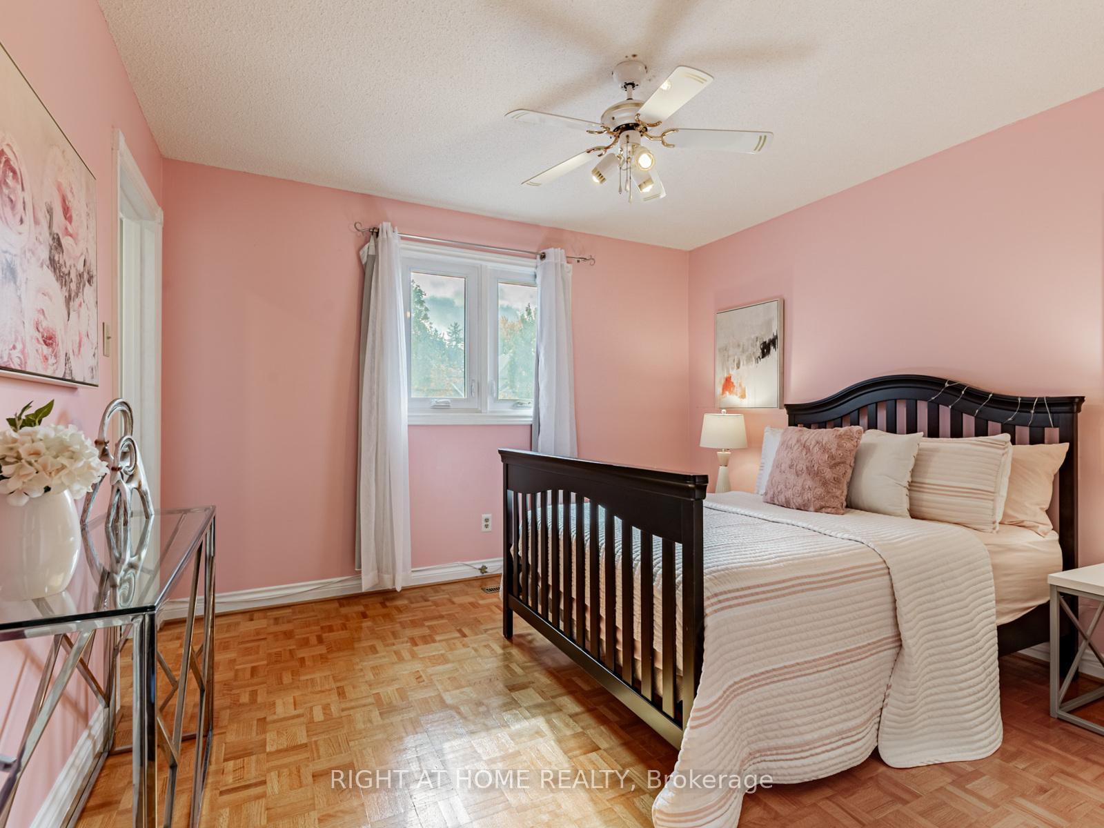 Photo 13 of 10 Rodeo Drive, Vaughan, Crestwood-Springfarm-Yorkhill — HOMEH