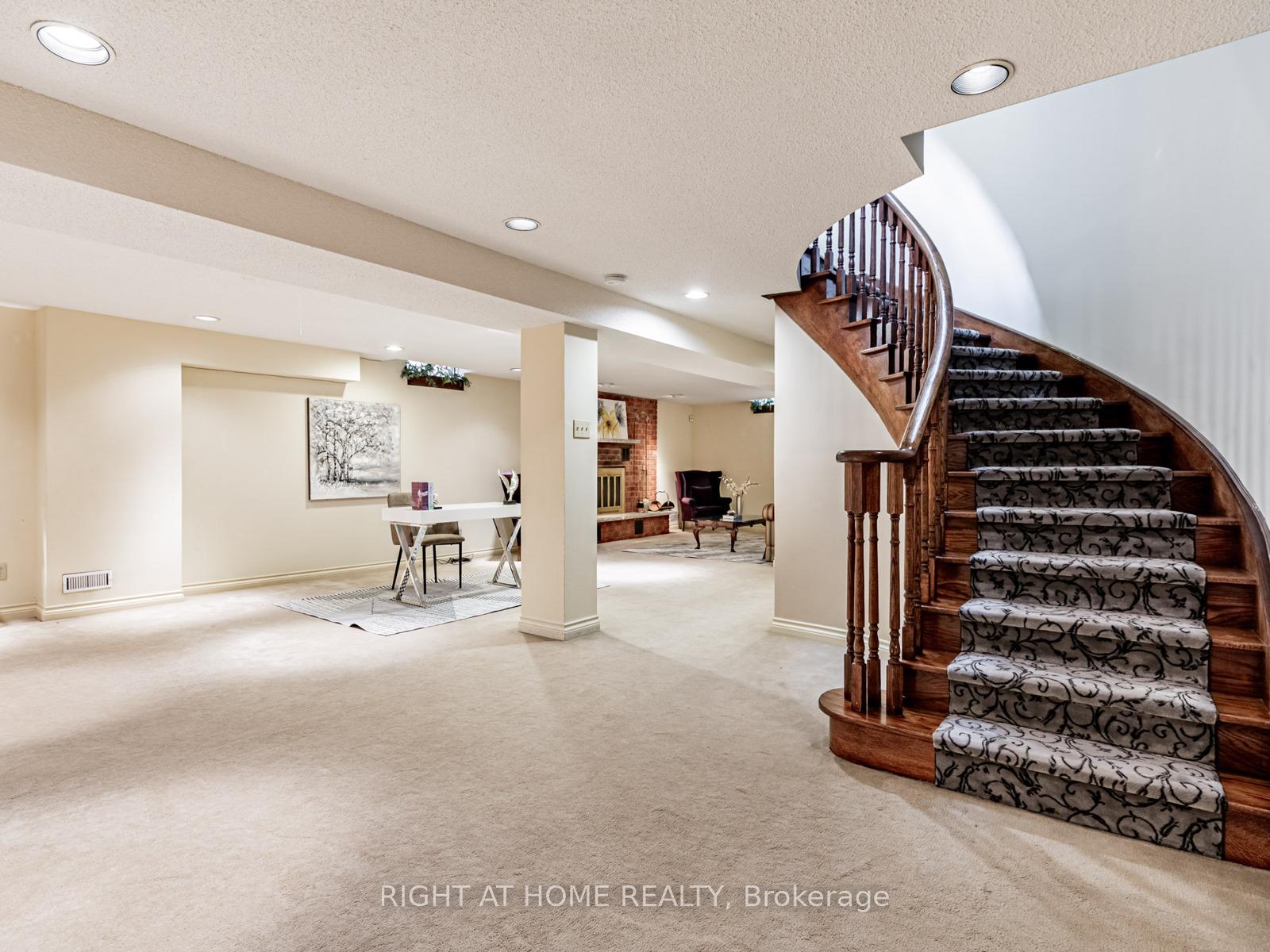 Photo 14 of 10 Rodeo Drive, Vaughan, Crestwood-Springfarm-Yorkhill — HOMEH