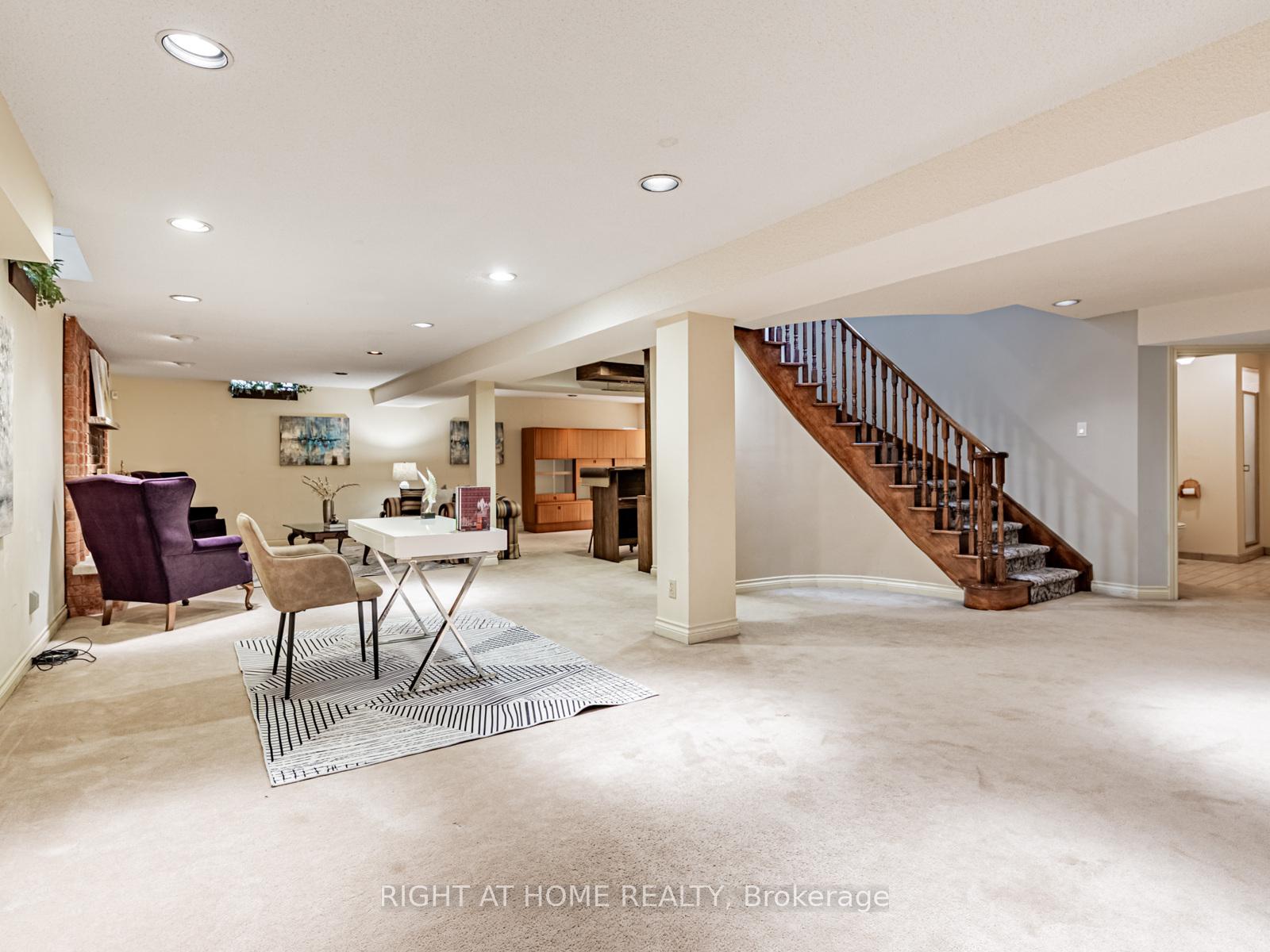 Photo 15 of 10 Rodeo Drive, Vaughan, Crestwood-Springfarm-Yorkhill — HOMEH