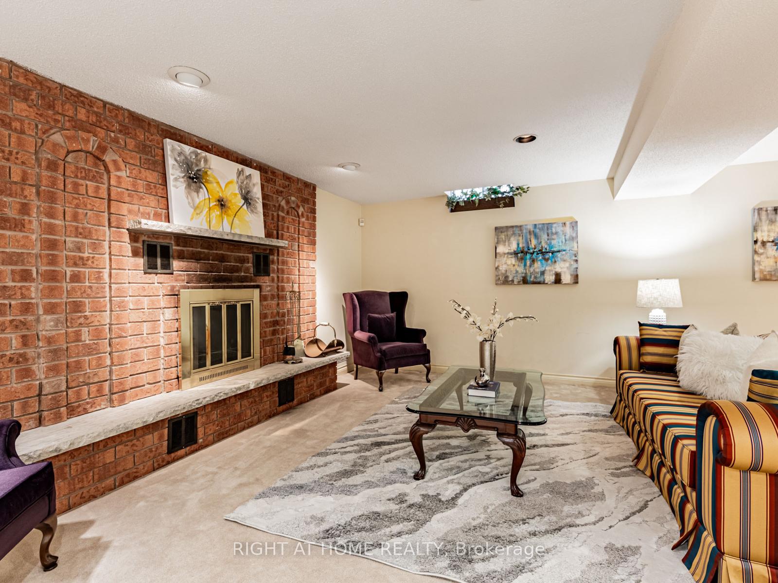 Photo 16 of 10 Rodeo Drive, Vaughan, Crestwood-Springfarm-Yorkhill — HOMEH