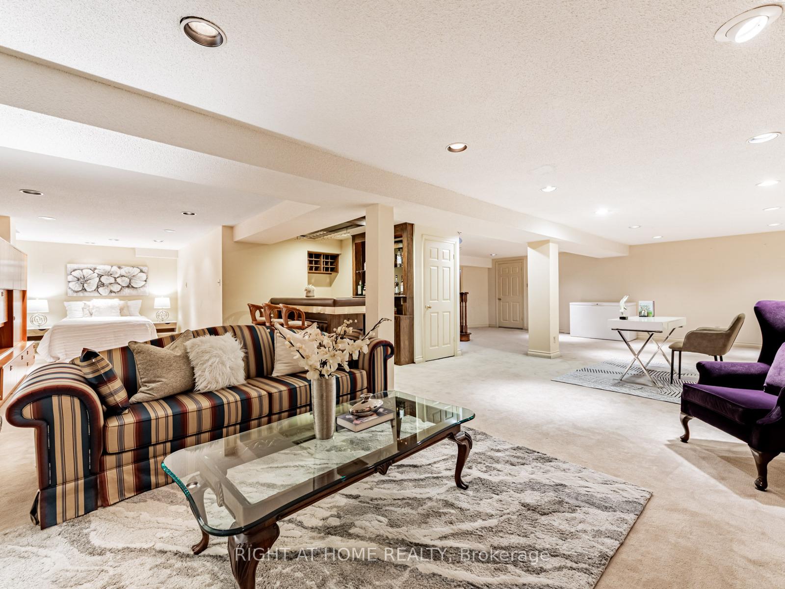 Photo 17 of 10 Rodeo Drive, Vaughan, Crestwood-Springfarm-Yorkhill — HOMEH