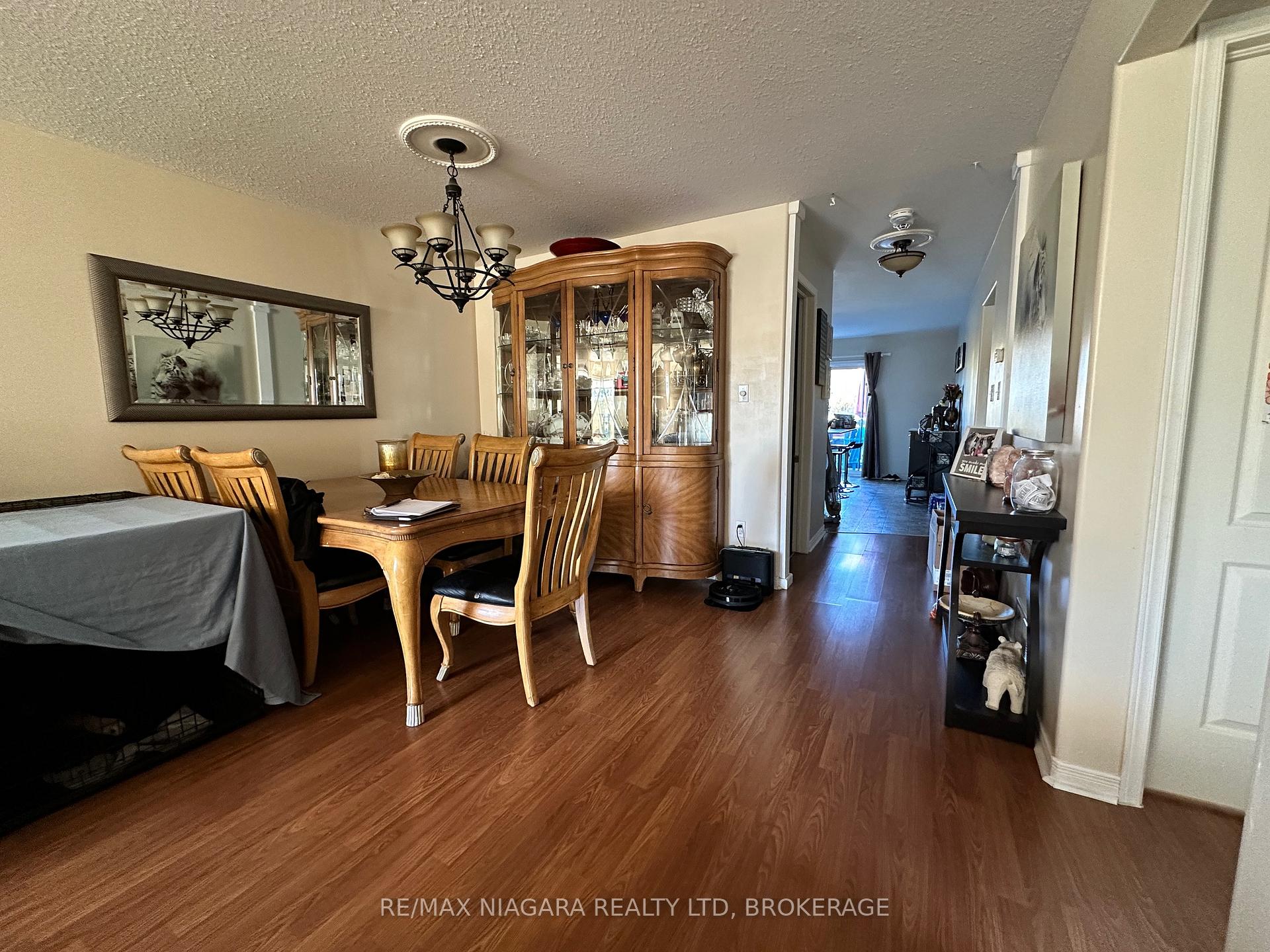 Photo 3 of 209 Autumn Crescent, Welland, West Welland — HOMEH