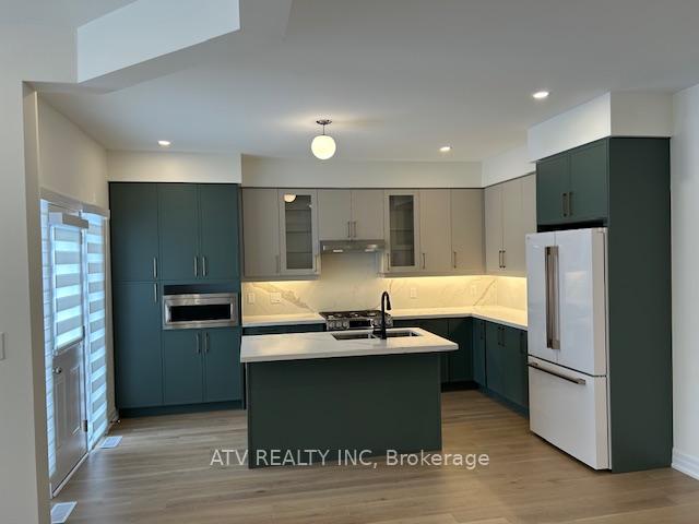 Photo 4 of 10 Federica Crescent, Wasaga Beach — HOMEH