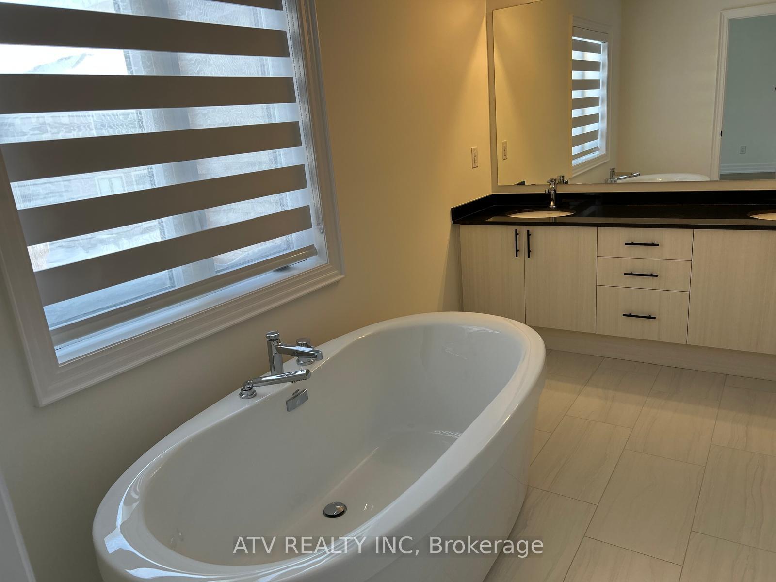Photo 19 of 10 Federica Crescent, Wasaga Beach — HOMEH