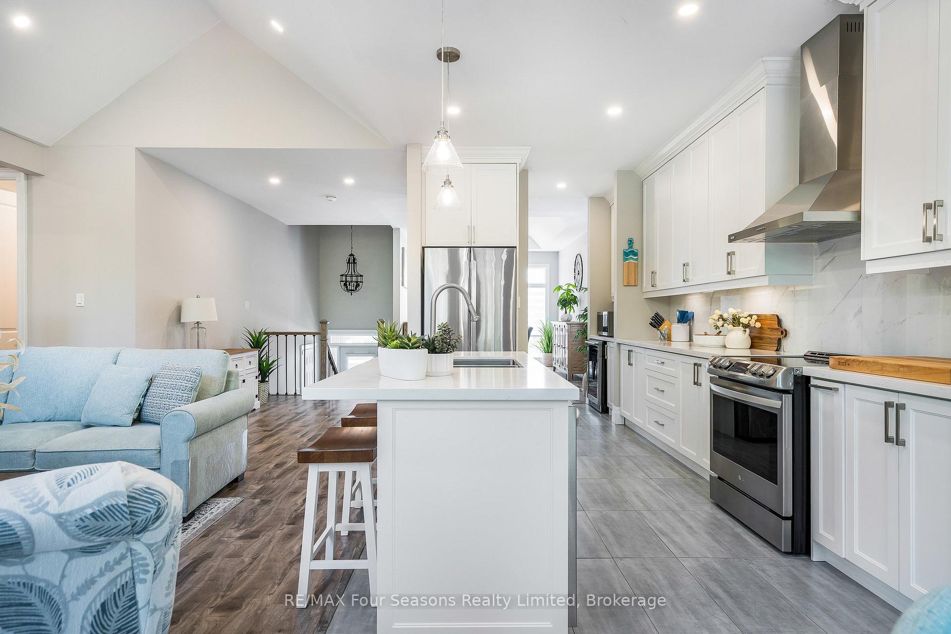 Photo 5 of 276 Robinson Road, Wasaga Beach — HOMEH