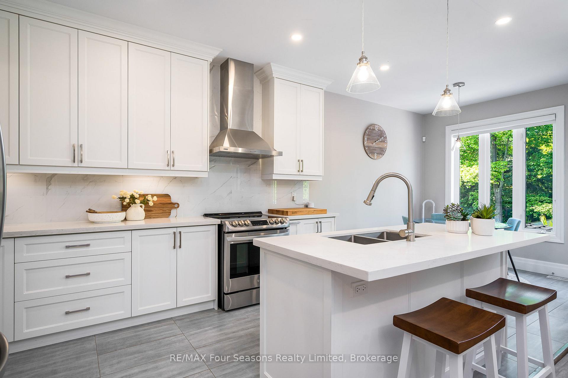 Photo 9 of 276 Robinson Road, Wasaga Beach — HOMEH