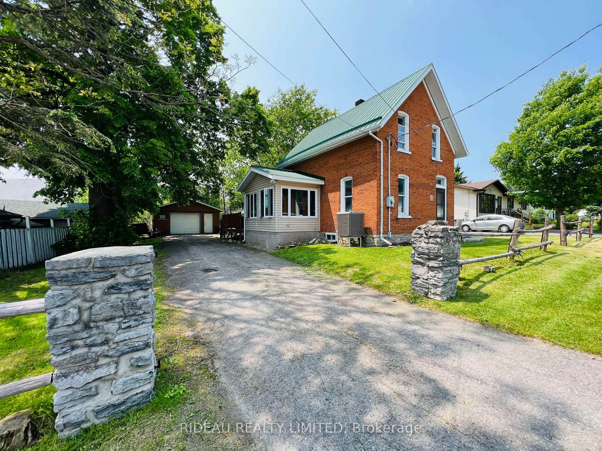 Front of 1 Mountain Road