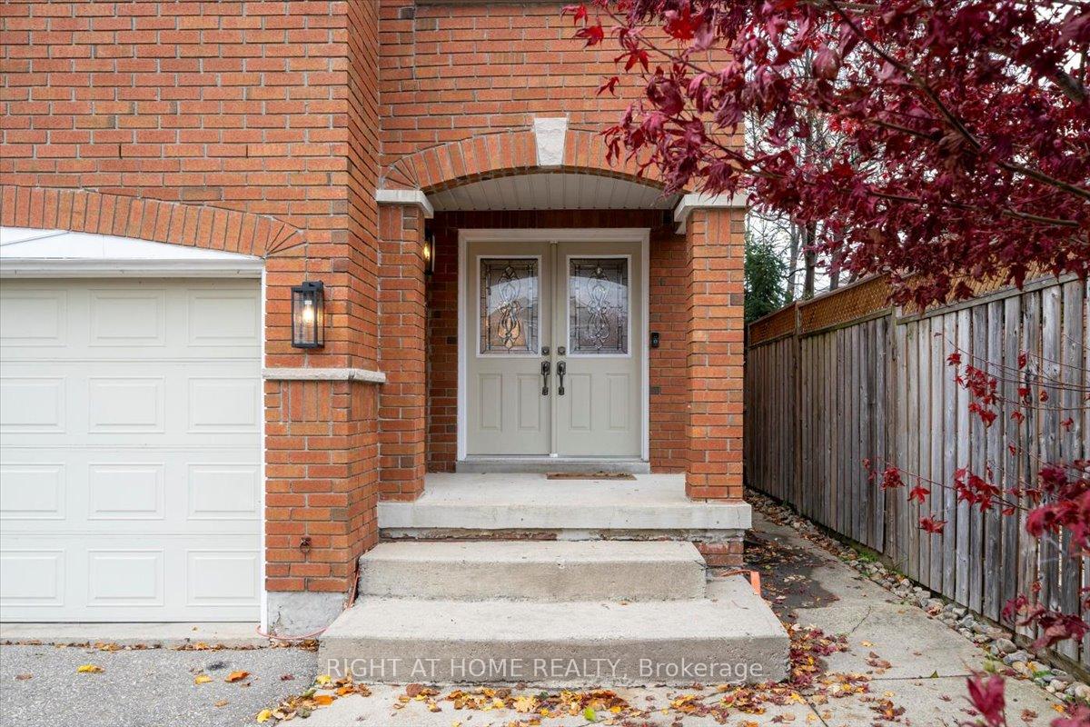 Photo 2 of 139 Monteith Crescent, Vaughan, Maple — HOMEH