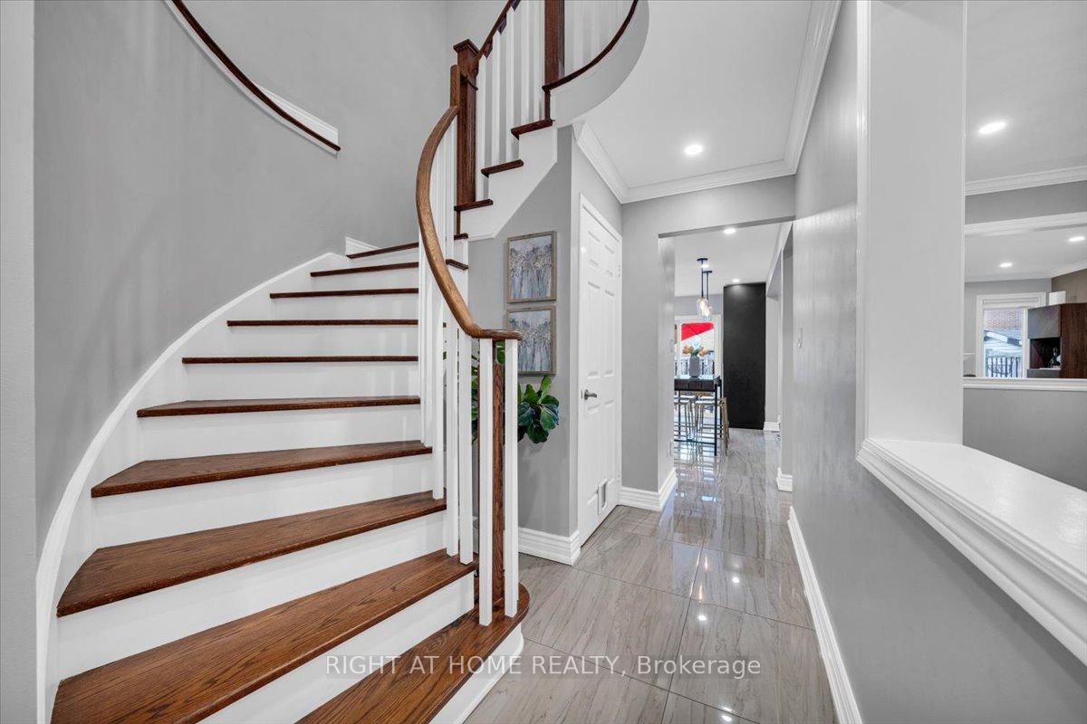 Photo 9 of 139 Monteith Crescent, Vaughan, Maple — HOMEH