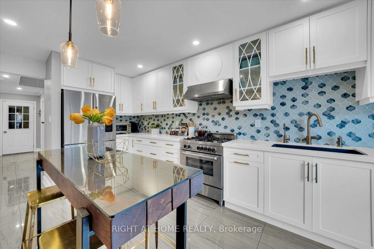 Photo 13 of 139 Monteith Crescent, Vaughan, Maple — HOMEH