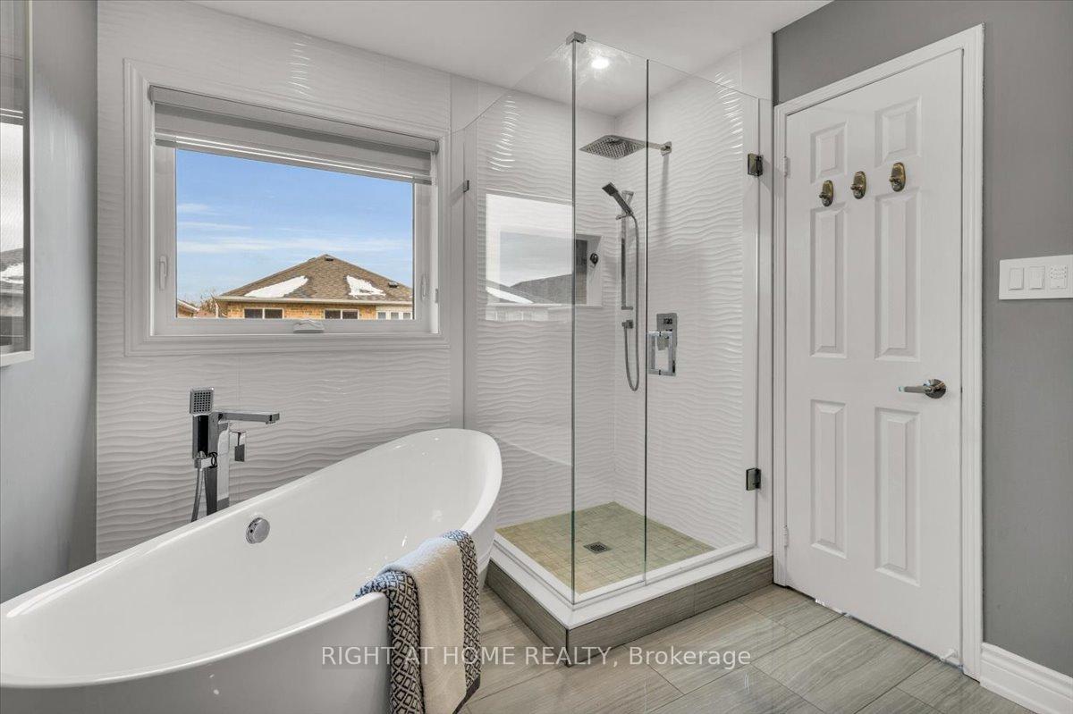 Photo 24 of 139 Monteith Crescent, Vaughan, Maple — HOMEH
