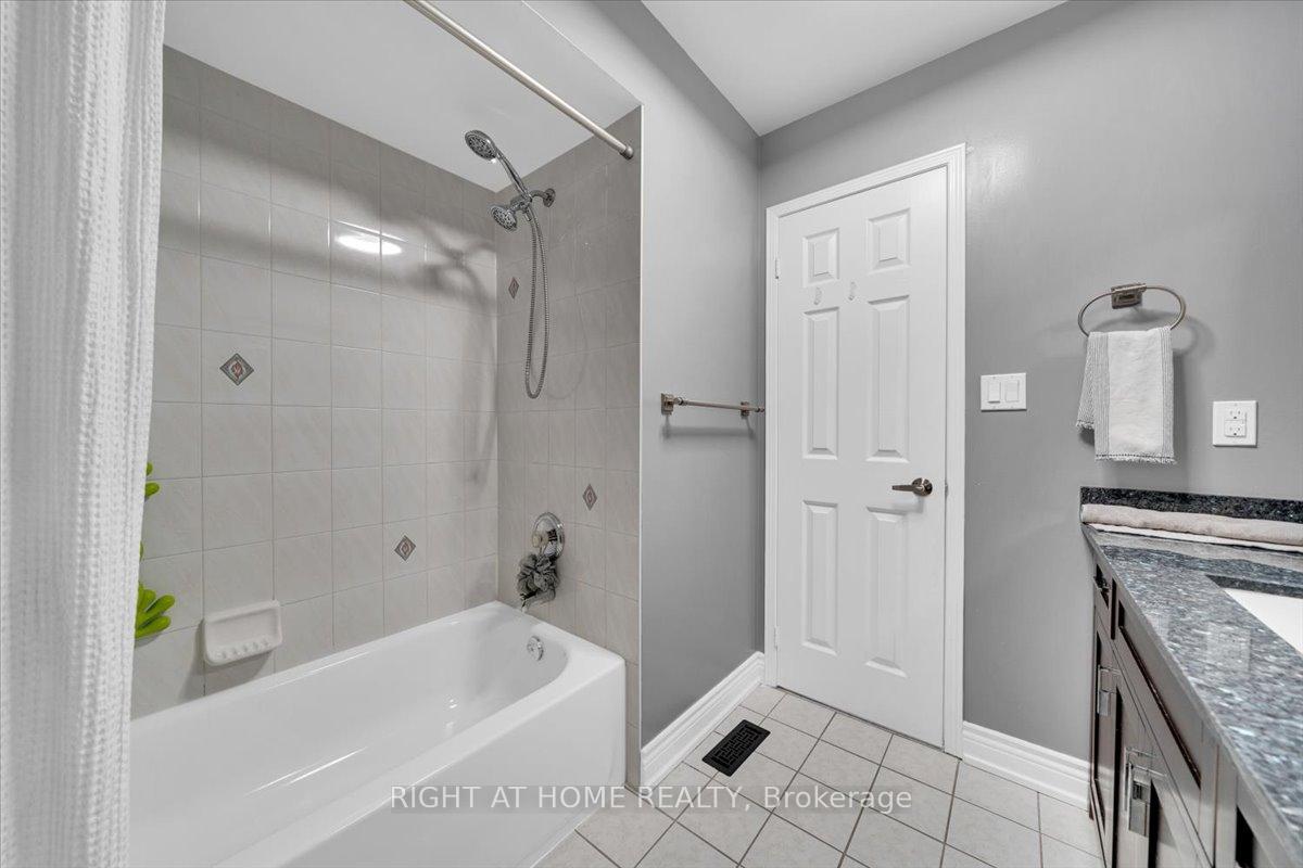 Photo 30 of 139 Monteith Crescent, Vaughan, Maple — HOMEH