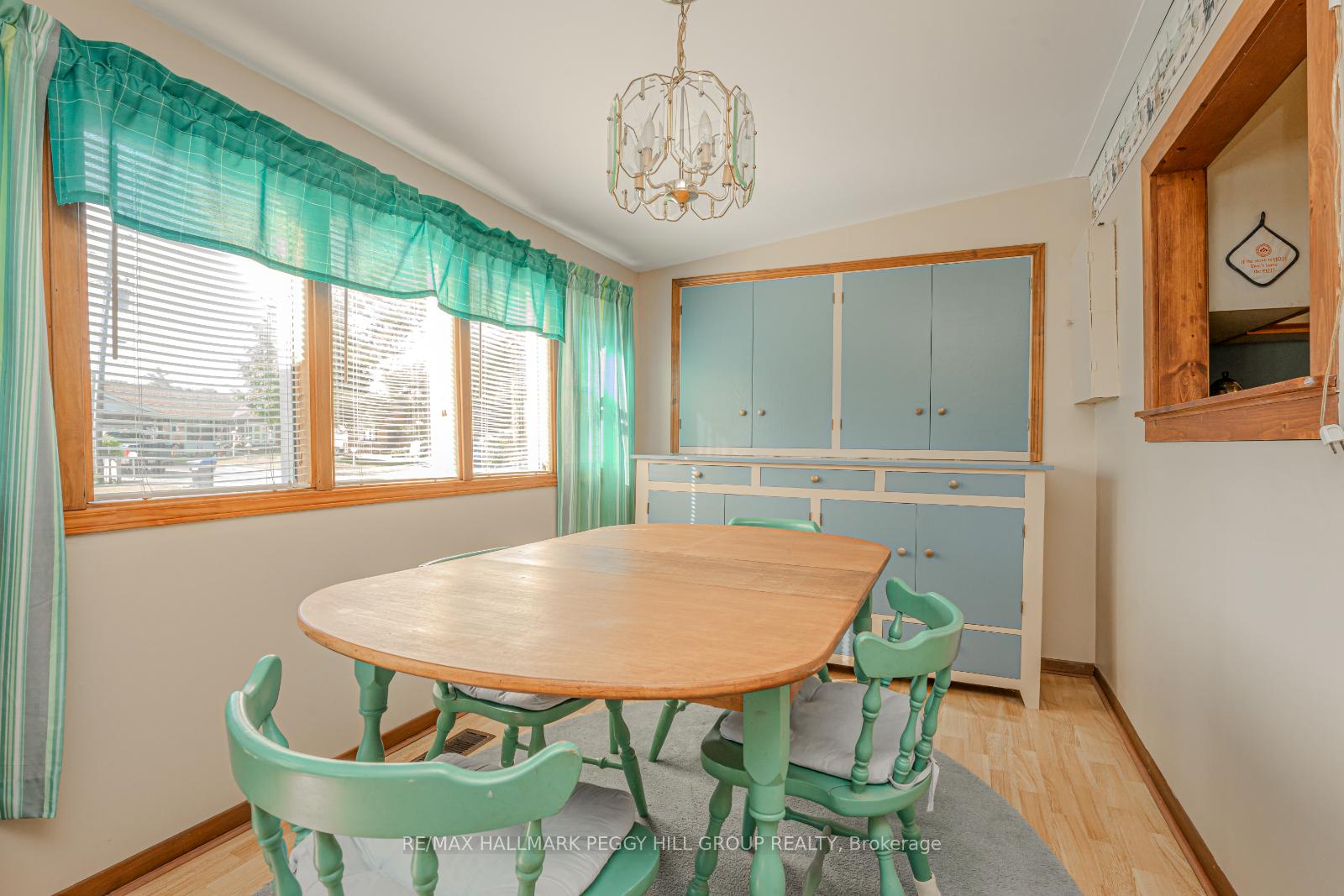 Photo 5 of 304 Old Mosley Street, Wasaga Beach — HOMEH