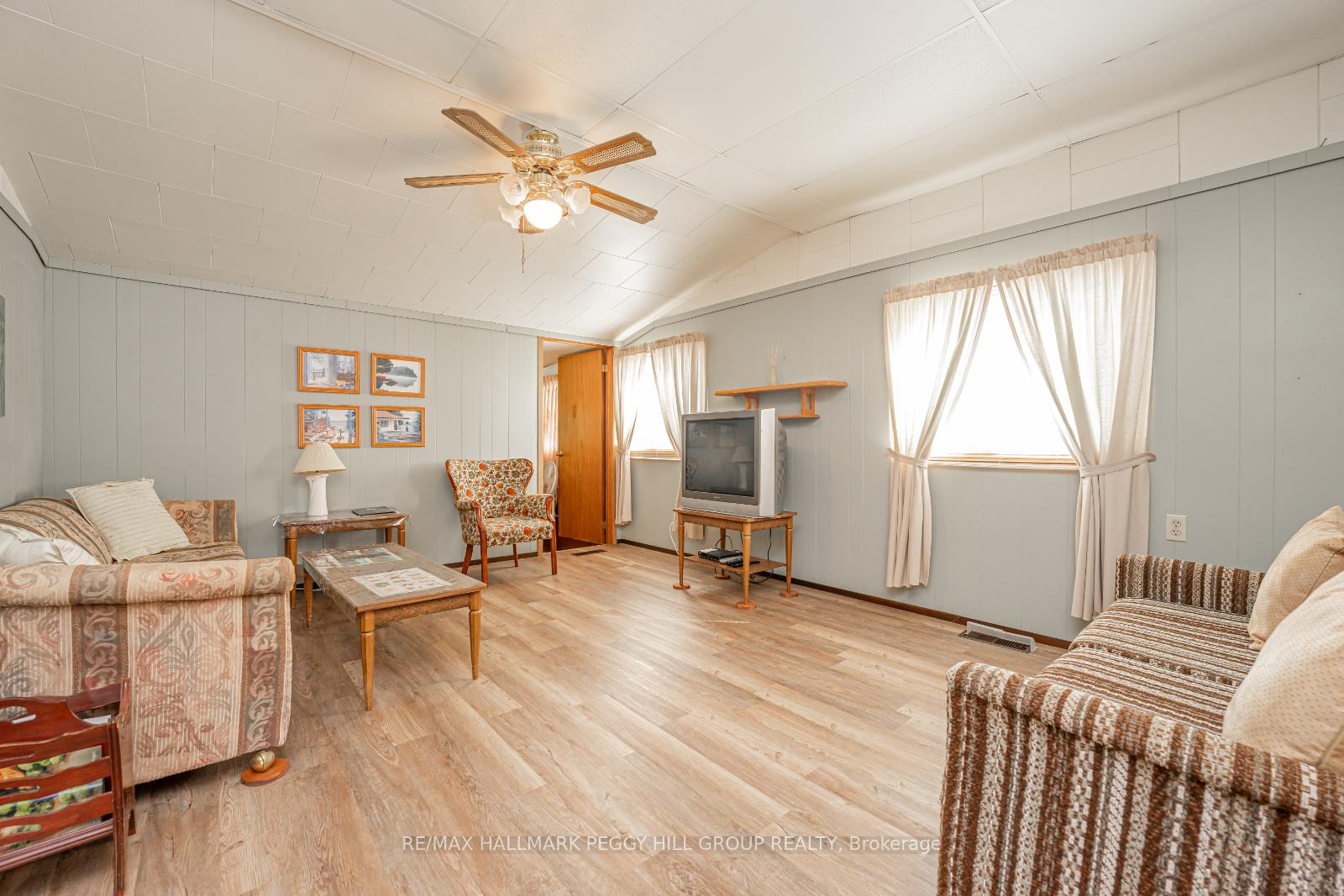 Photo 7 of 304 Old Mosley Street, Wasaga Beach — HOMEH