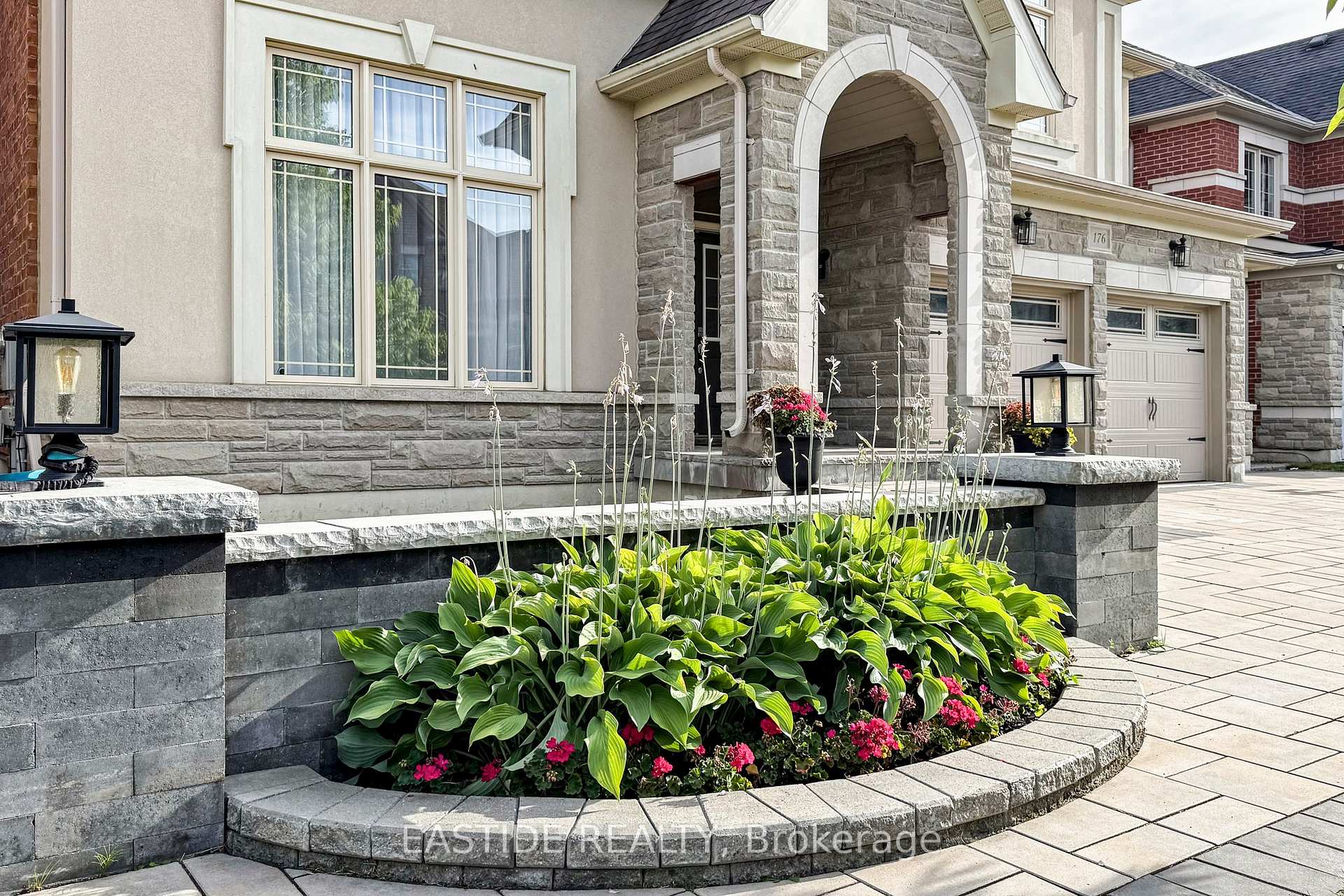 Photo 3 of 176 Upper Post Road, Vaughan, Patterson — HOMEH