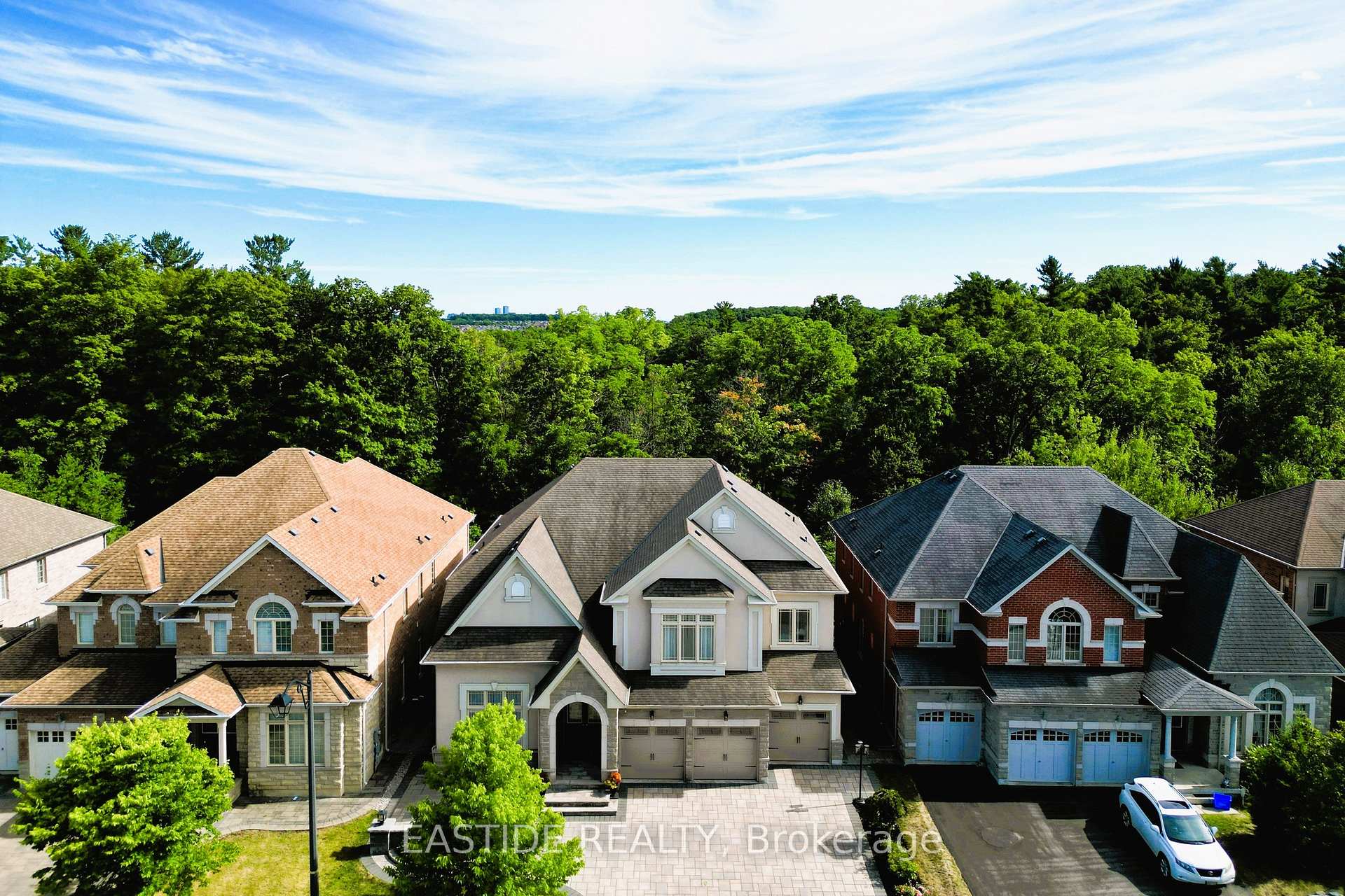 Photo 4 of 176 Upper Post Road, Vaughan, Patterson — HOMEH