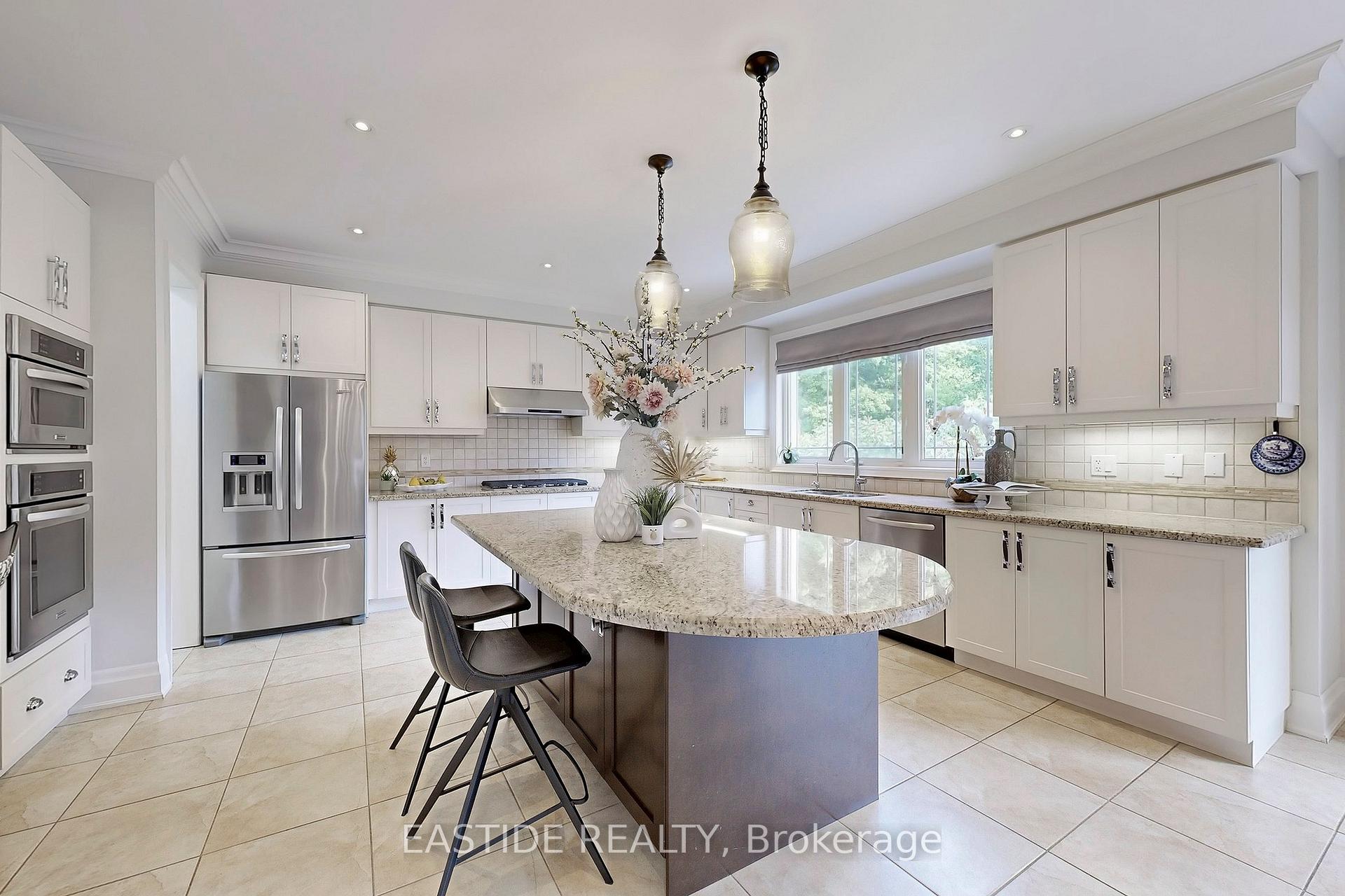 Photo 14 of 176 Upper Post Road, Vaughan, Patterson — HOMEH