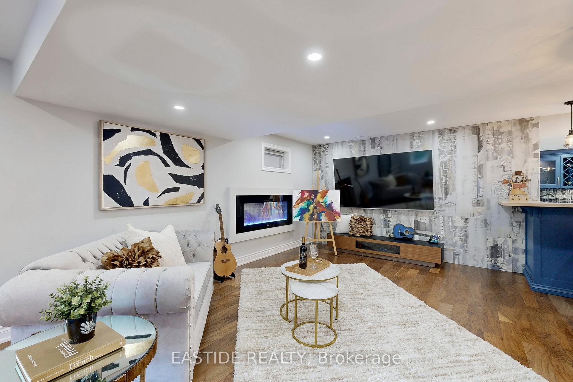 Photo 41 of 176 Upper Post Road, Vaughan, Patterson — HOMEH