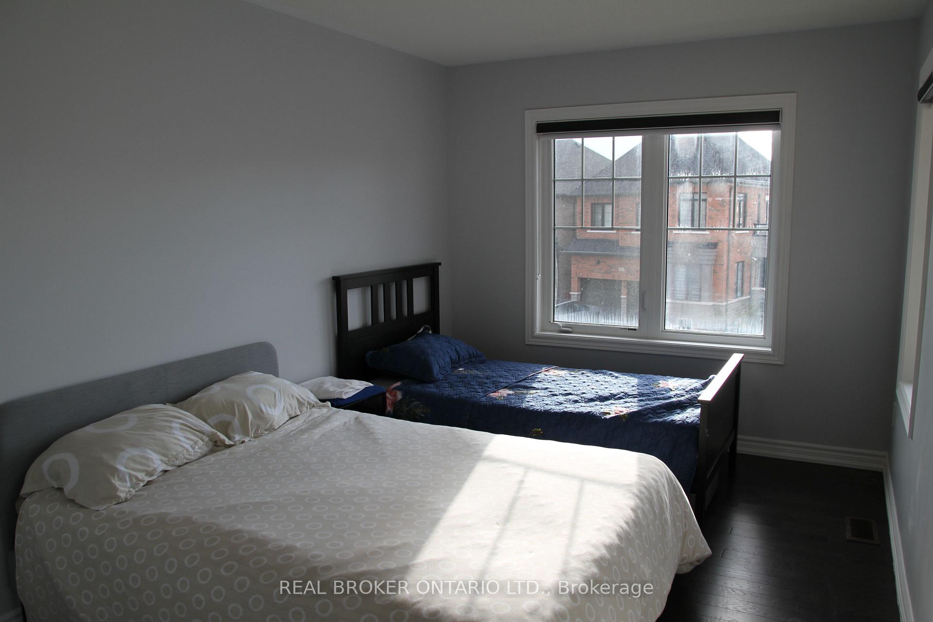Photo 11 of 31 Swordfish Drive, Whitby, Lynde Creek — HOMEH