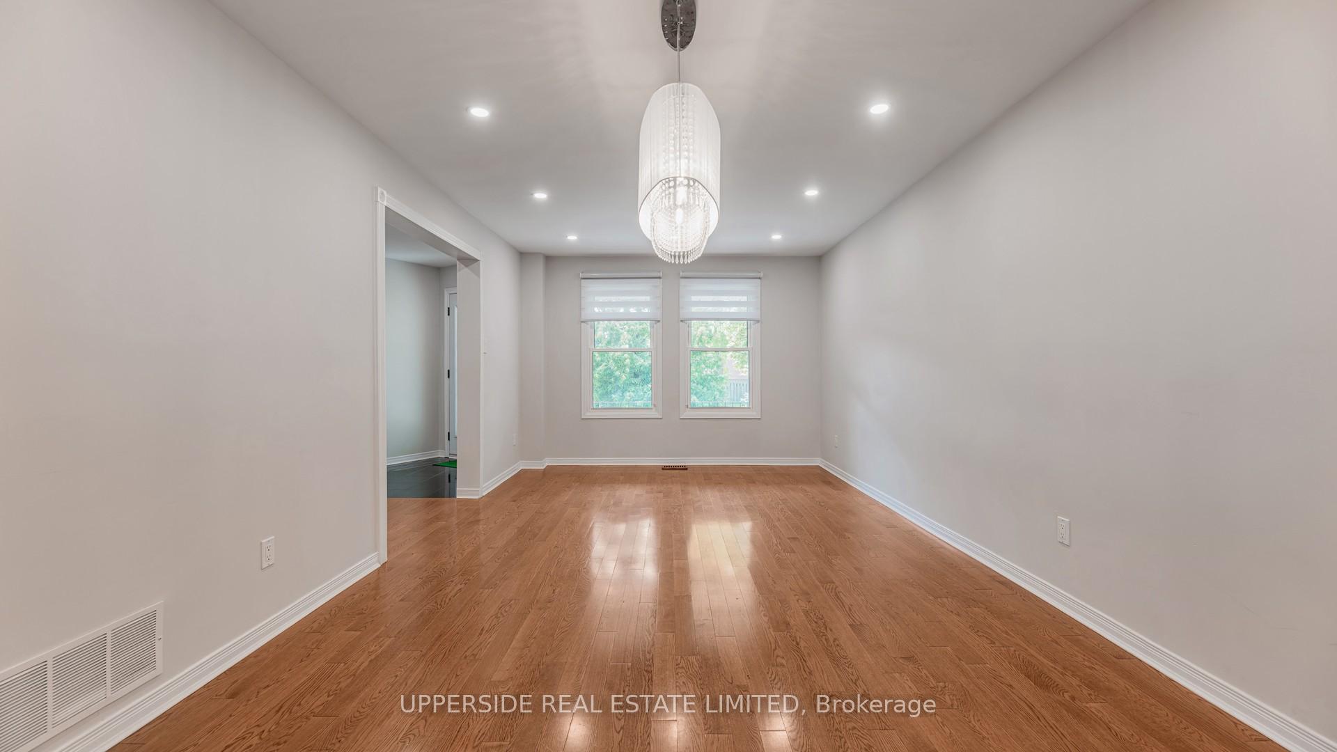 Photo 4 of 29 Judith Avenue, Vaughan, Brownridge — HOMEH