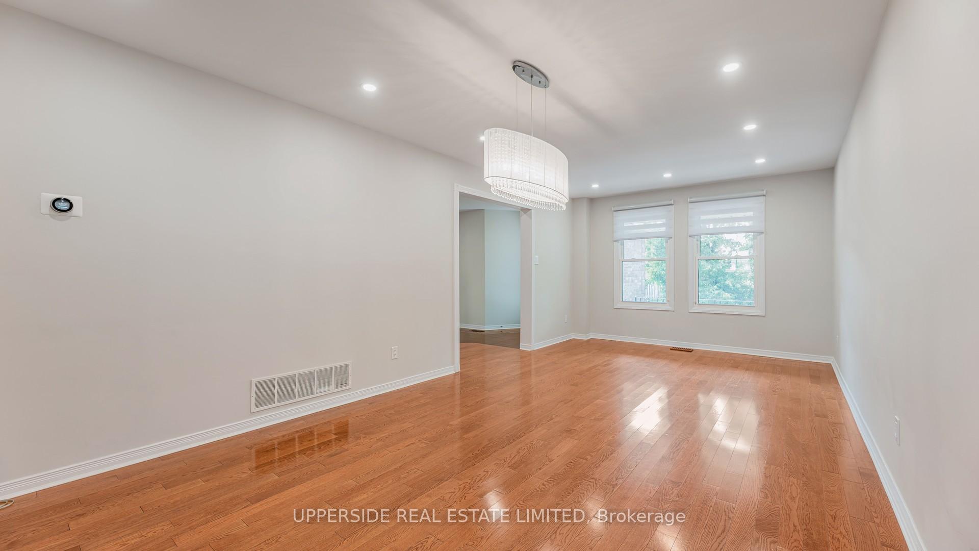 Photo 5 of 29 Judith Avenue, Vaughan, Brownridge — HOMEH
