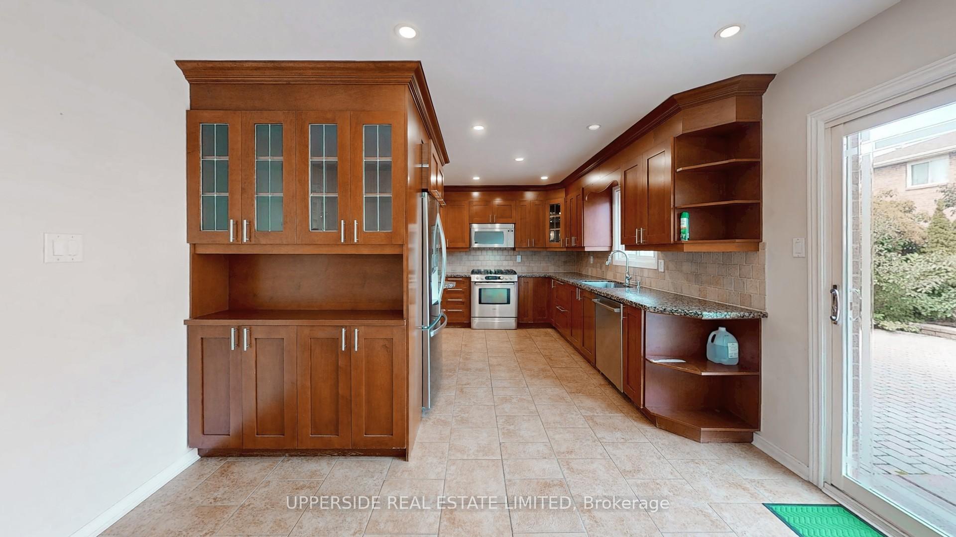 Photo 10 of 29 Judith Avenue, Vaughan, Brownridge — HOMEH