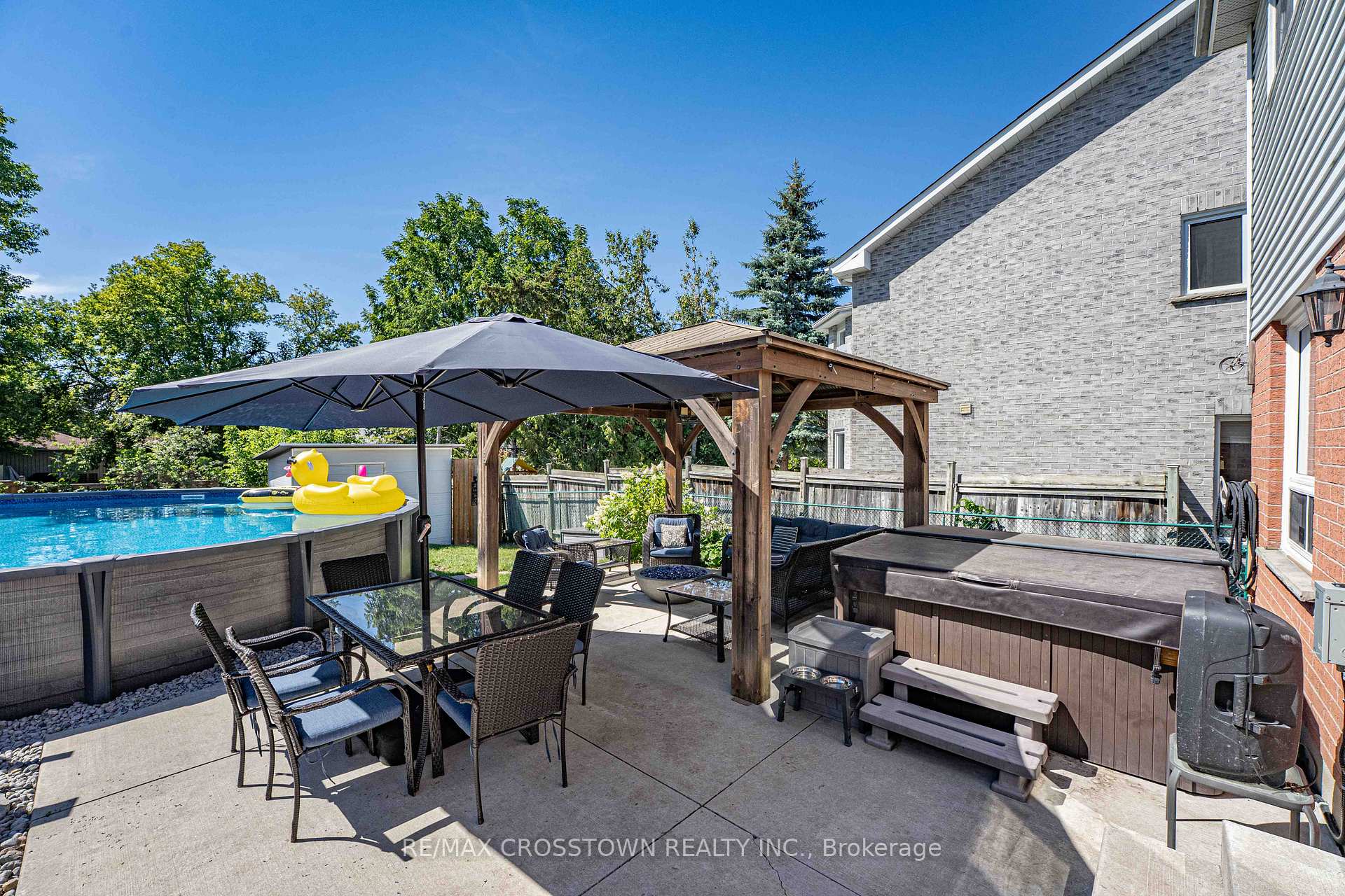 Photo 2 of 10 Carter Road, Barrie, Painswick South — HOMEH